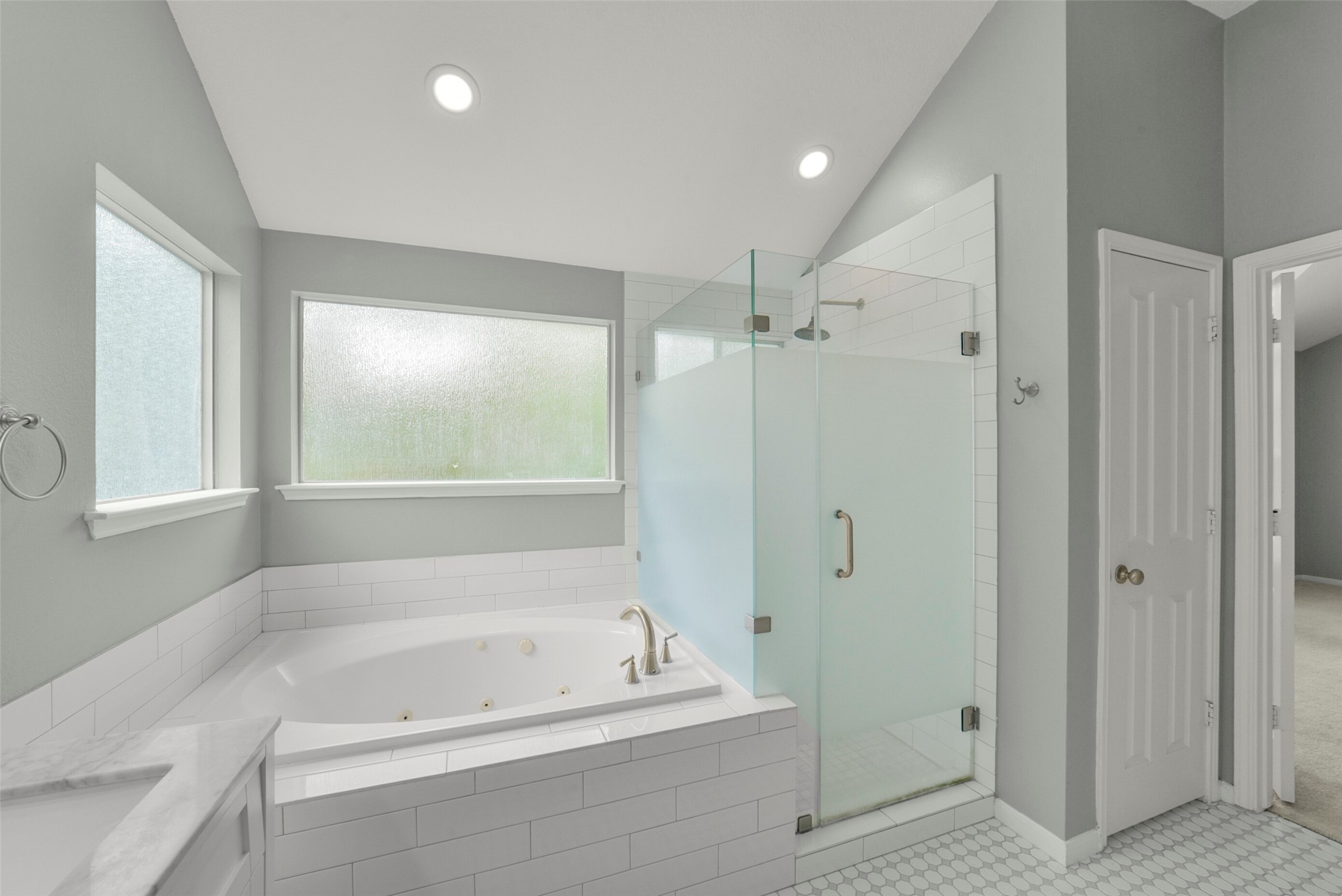 22 E New Avery Place Property Photo 33