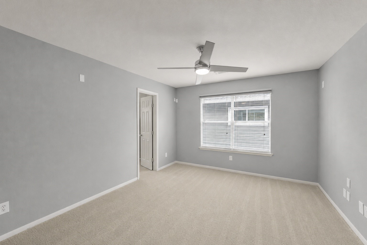 22 E New Avery Place Property Photo 35
