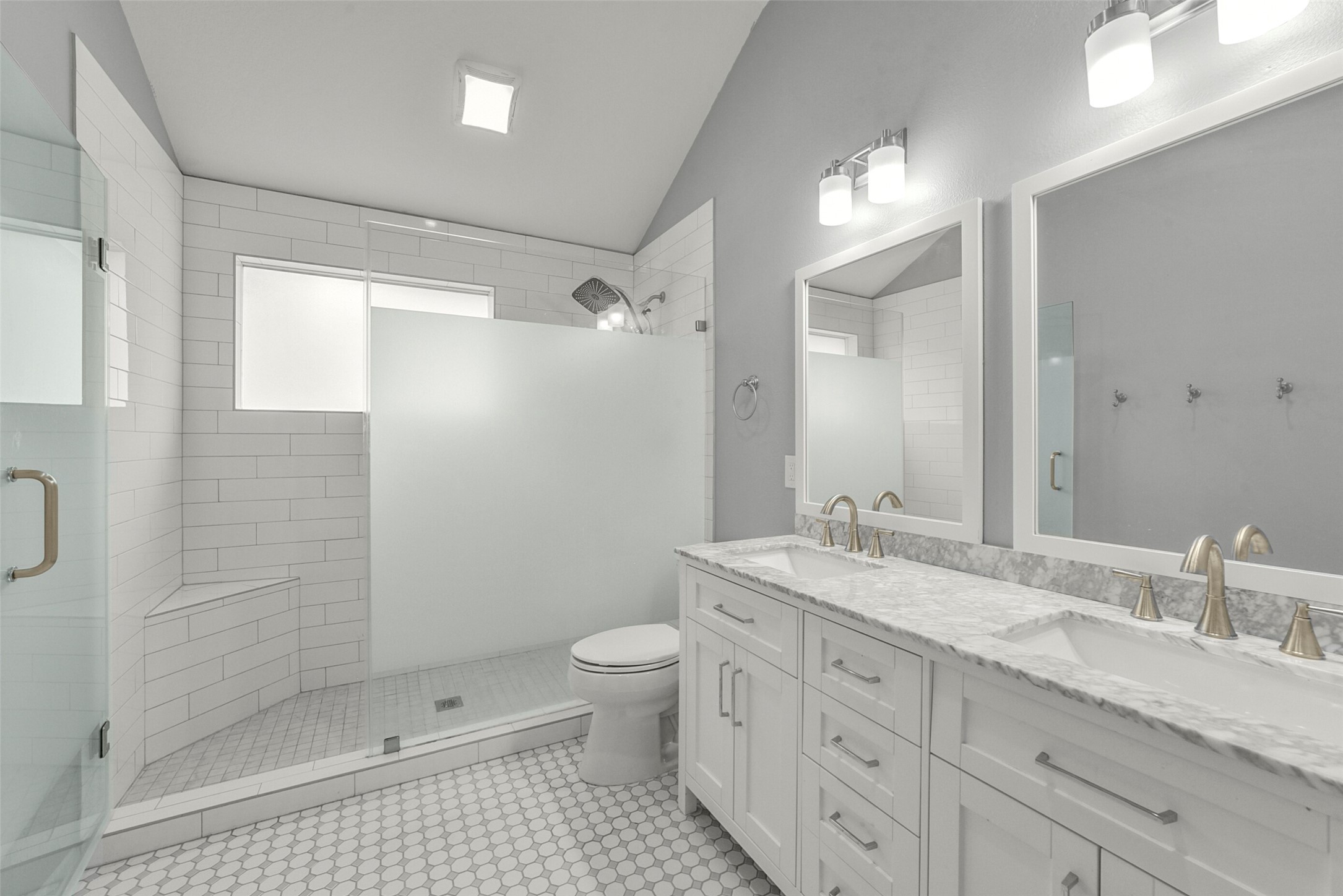 22 E New Avery Place Property Photo 37