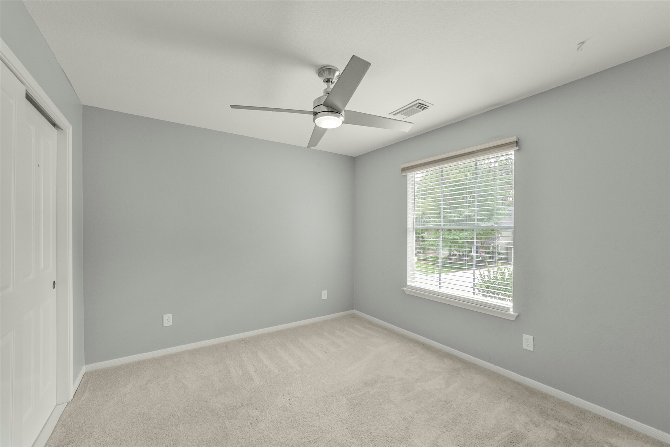 22 E New Avery Place Property Photo 38