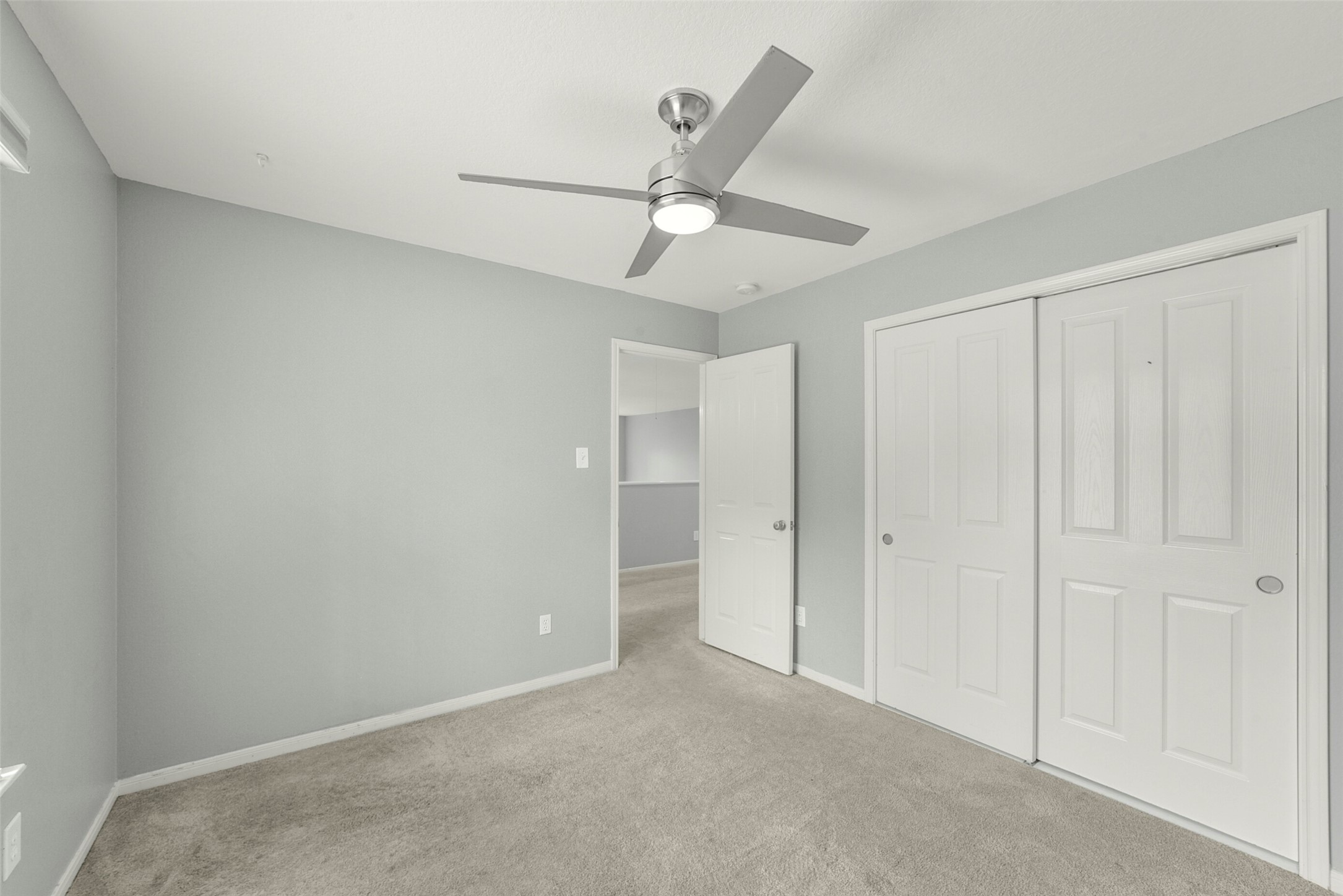 22 E New Avery Place Property Photo 39