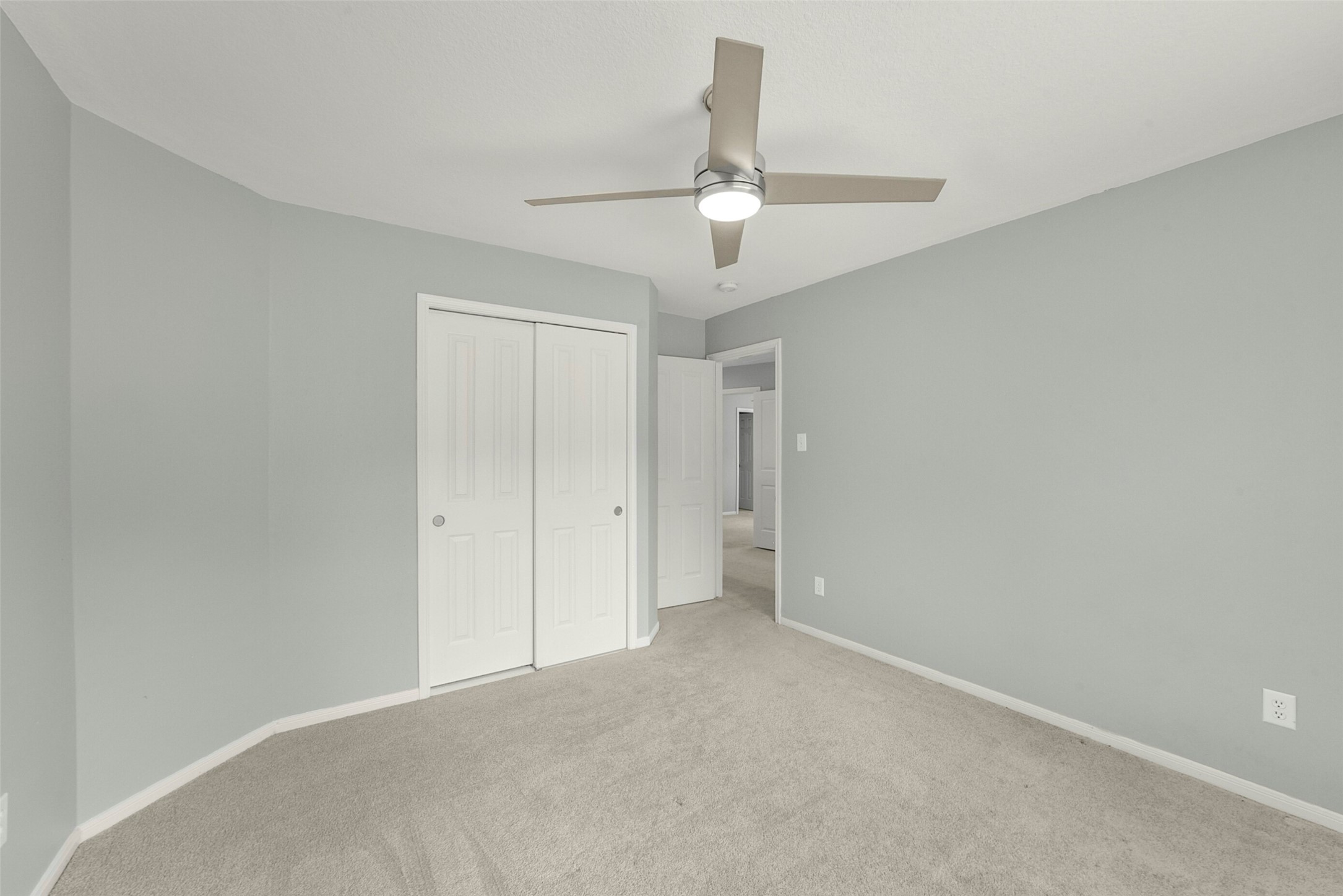 22 E New Avery Place Property Photo 43