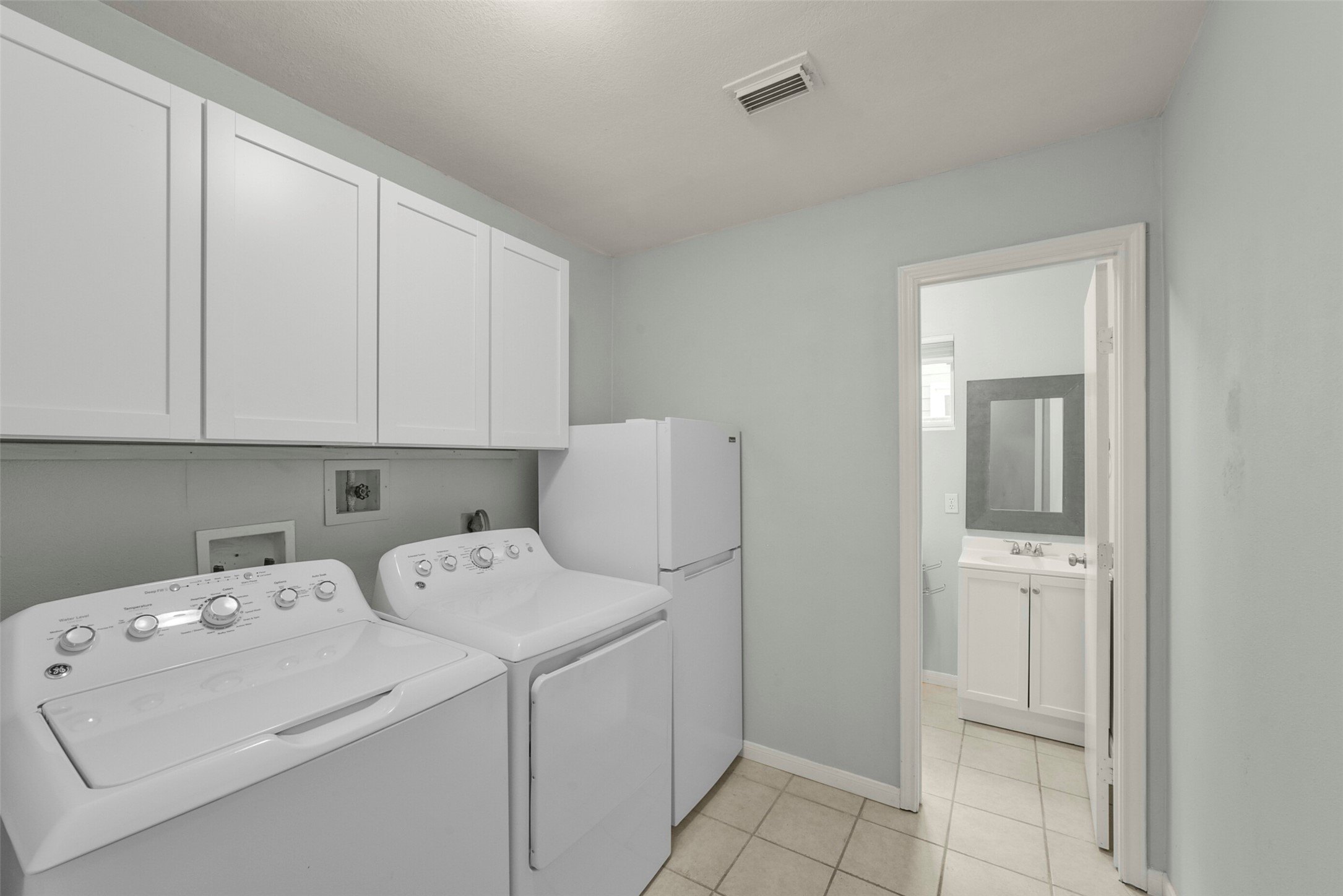 22 E New Avery Place Property Photo 44