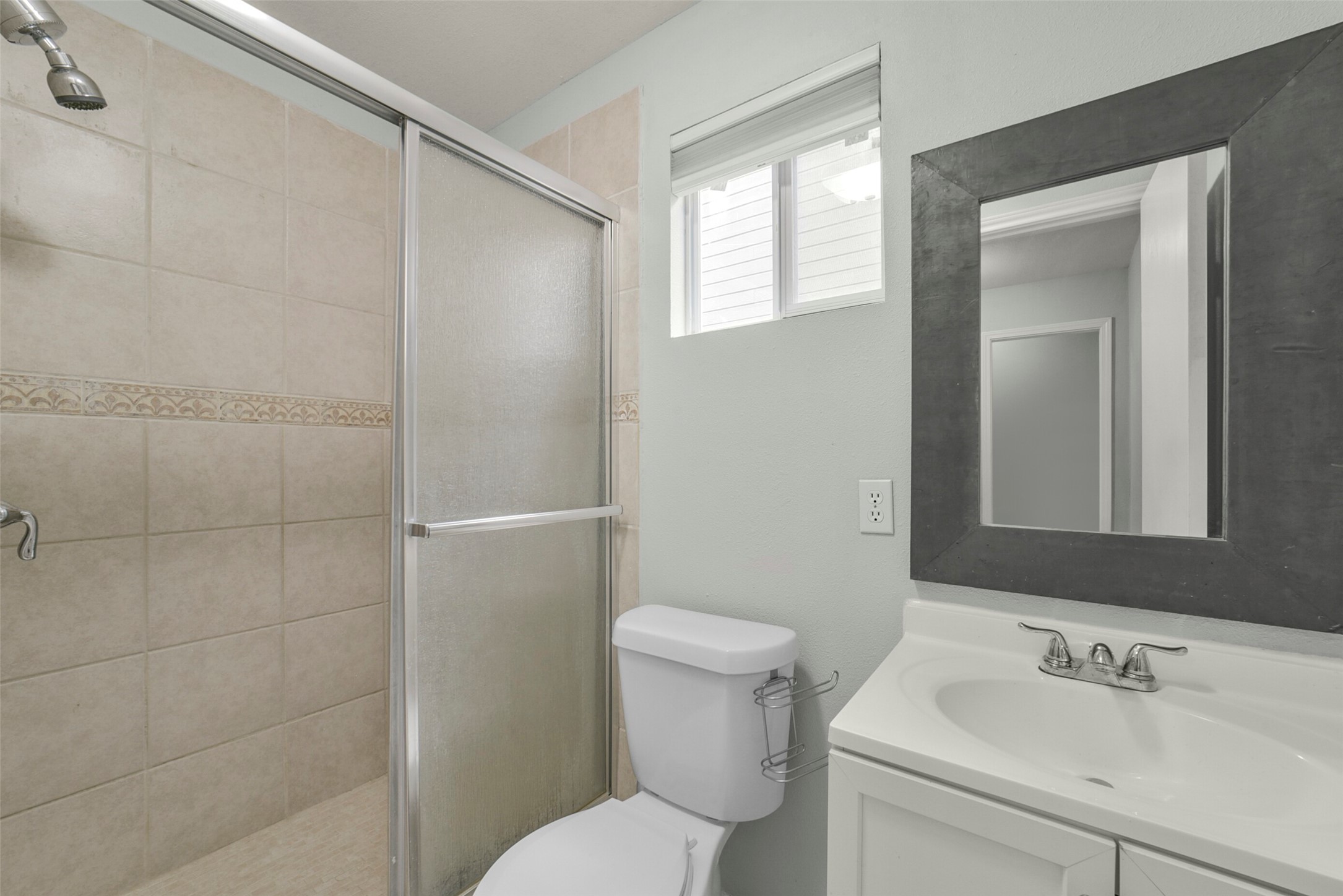 22 E New Avery Place Property Photo 45