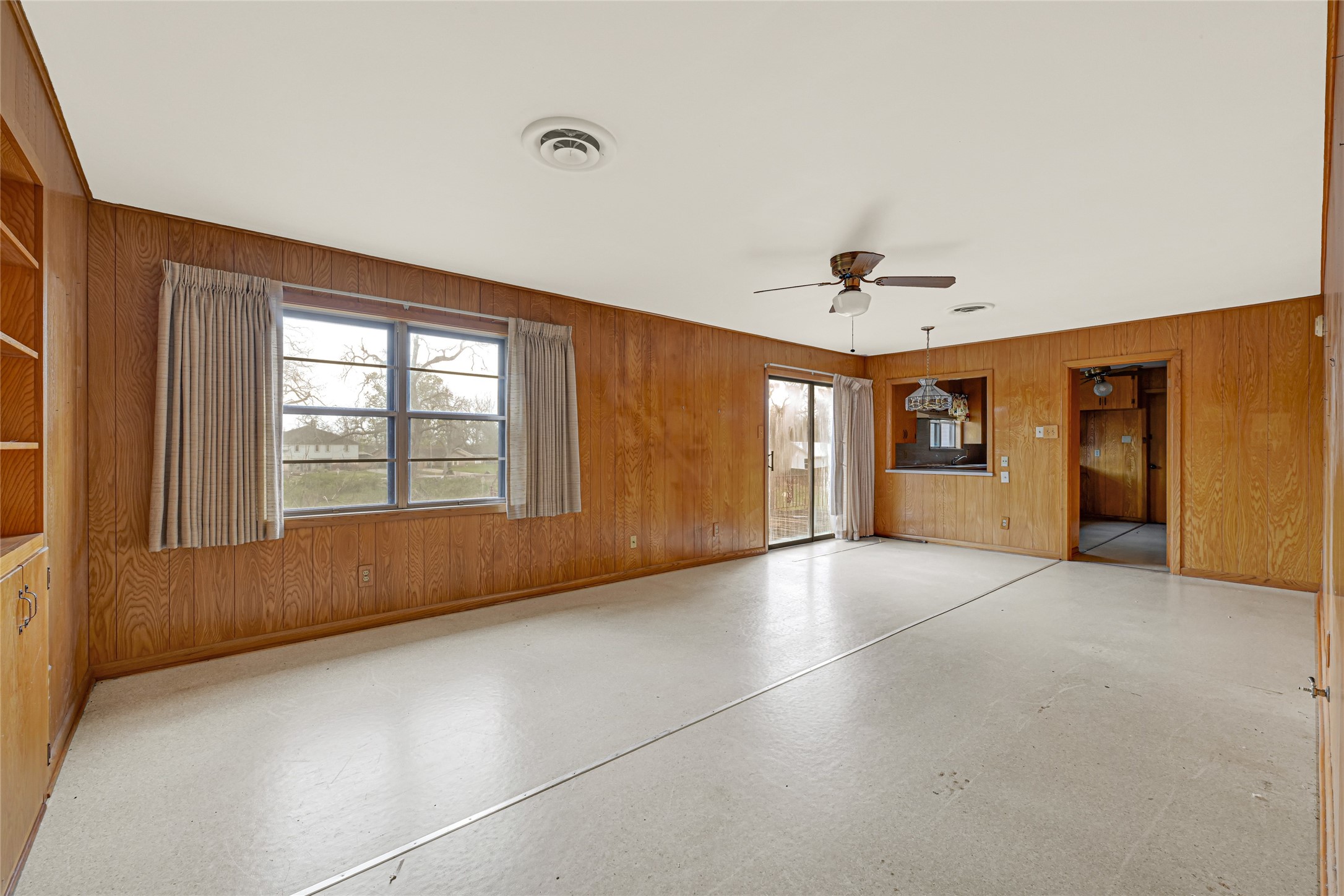 1111 Edgewood Drive Property Photo 6