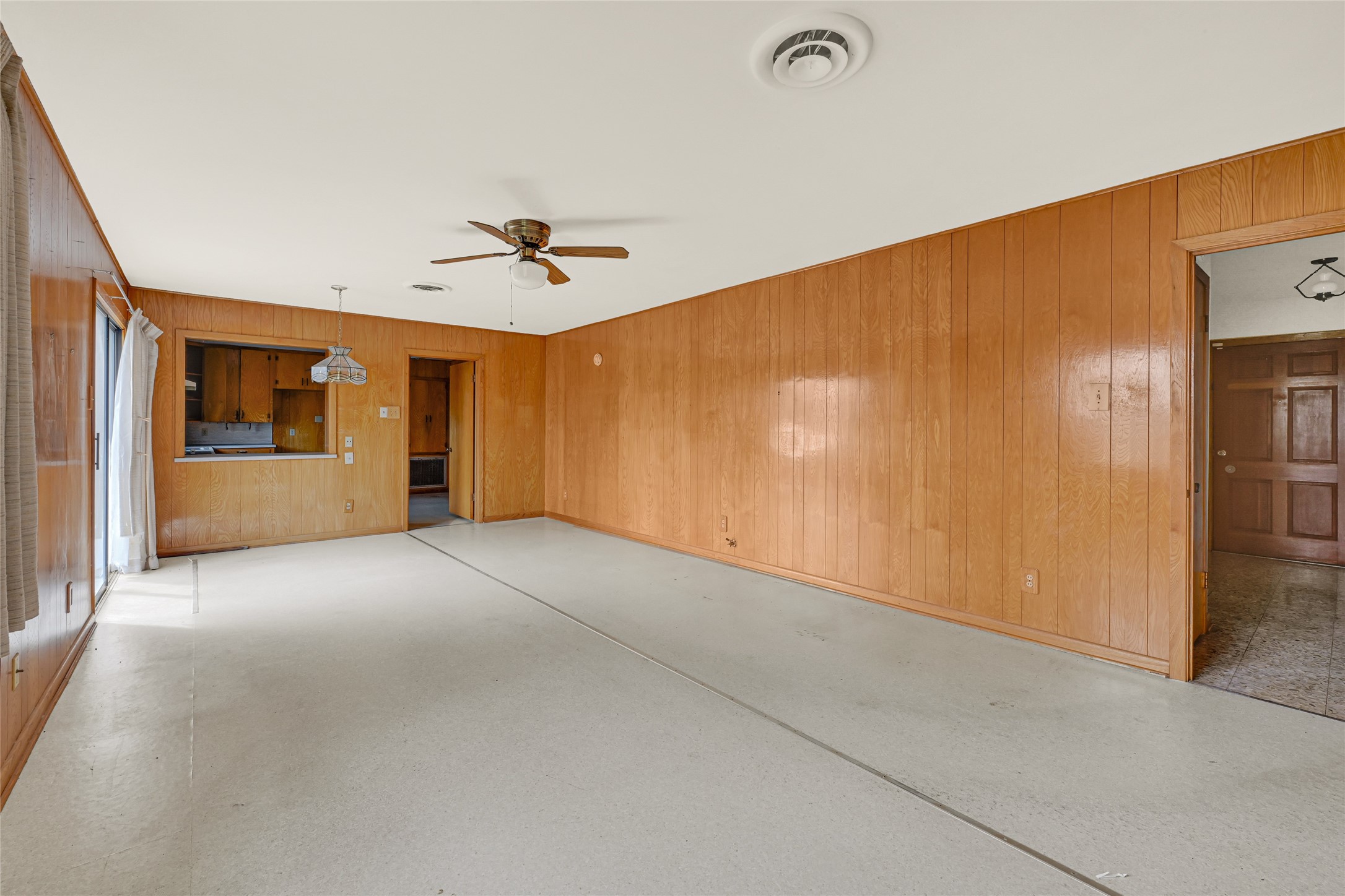 1111 Edgewood Drive Property Photo 8