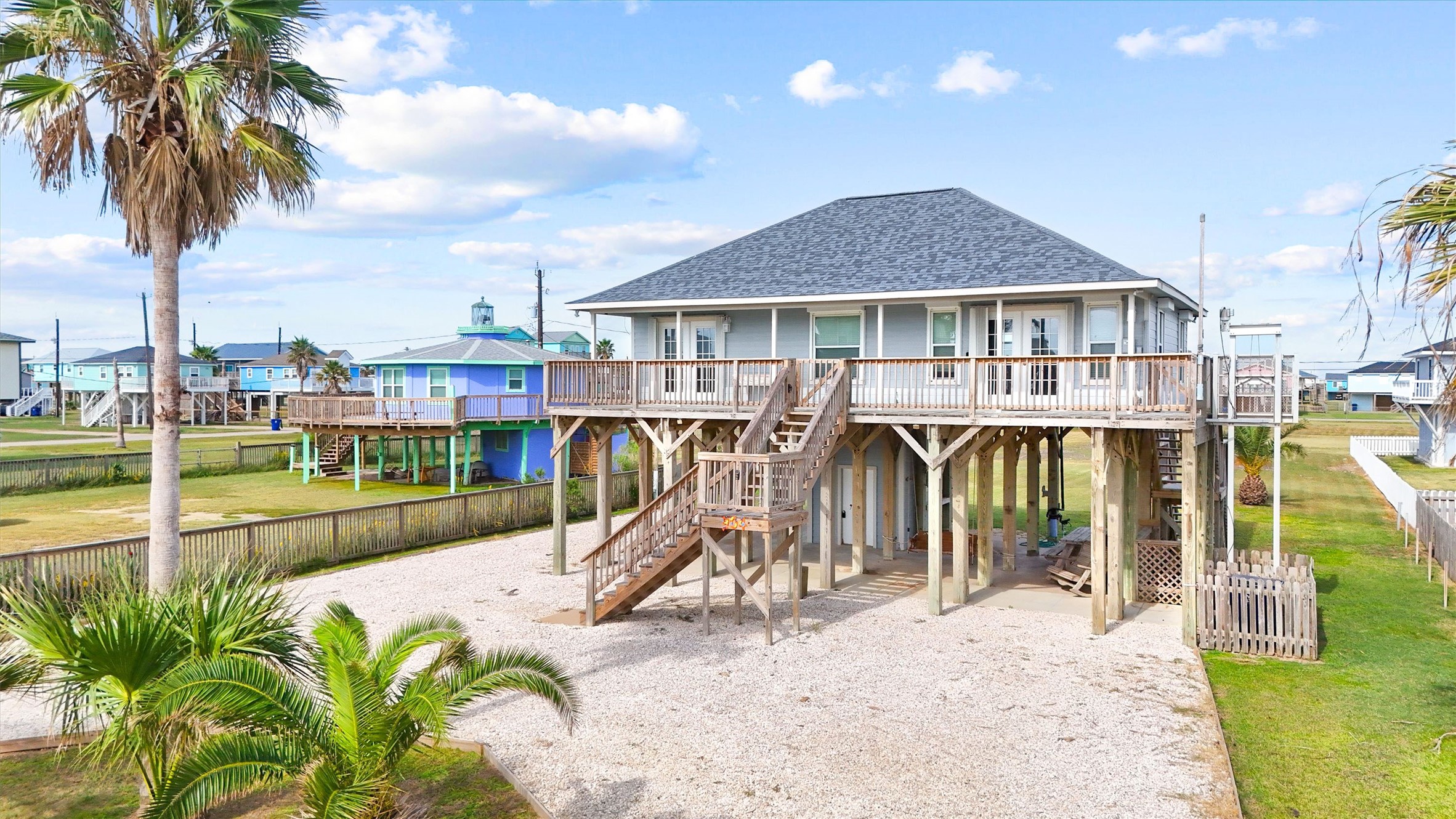 904 Surf Drive Property Photo 1