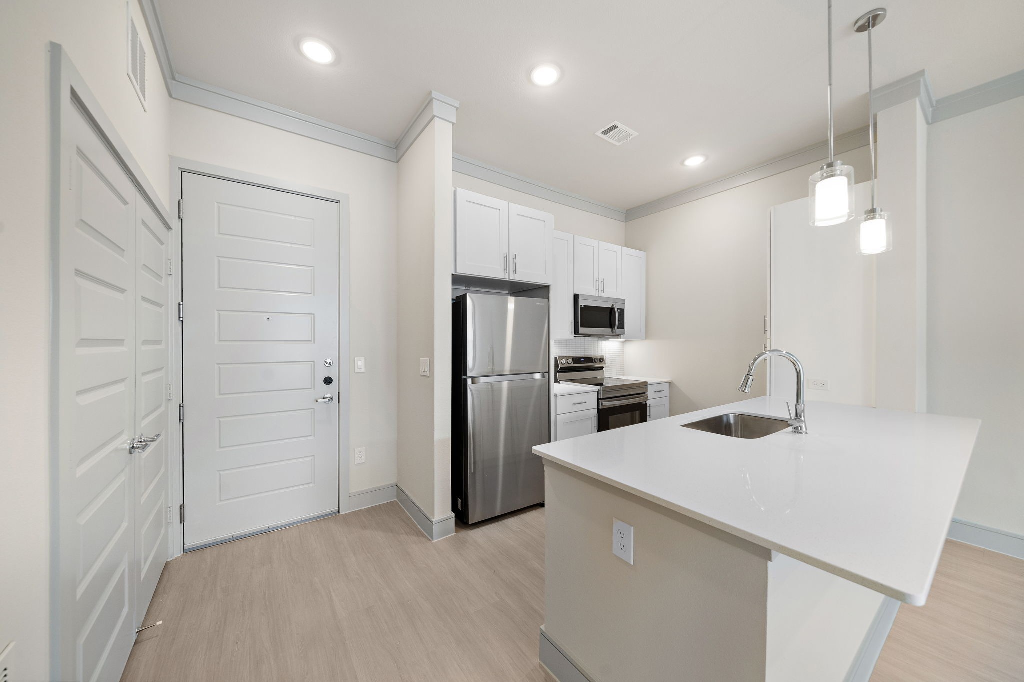 4840 N Shepherd Drive A6 Property Photo 1