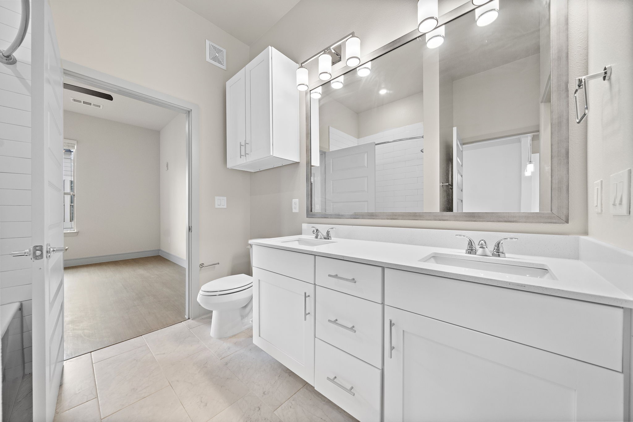 4840 N Shepherd Drive A6 Property Photo 6