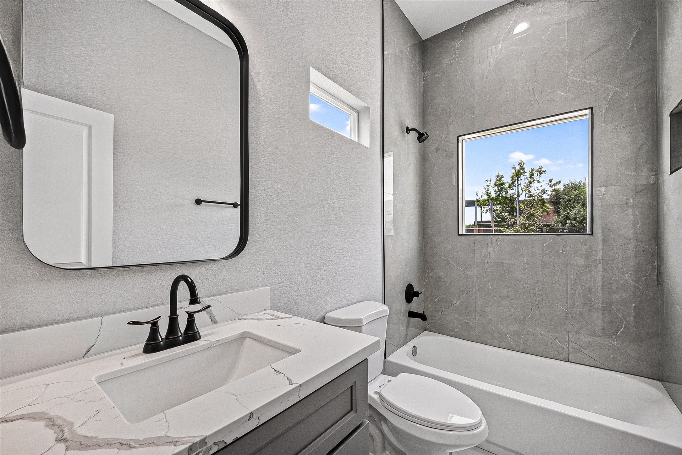 5027 Dickens Road B Property Photo 6