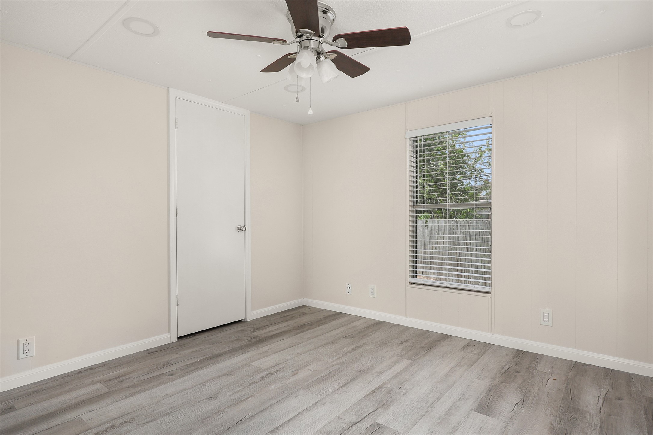 2222 N Austin Avenue 18 Property Photo 15