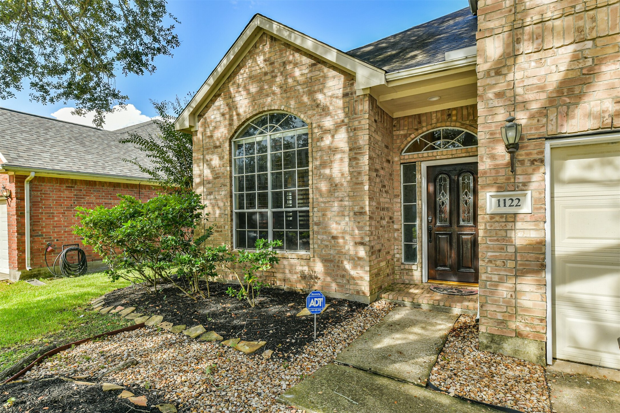 1122 Sussex Trail Property Photo 1