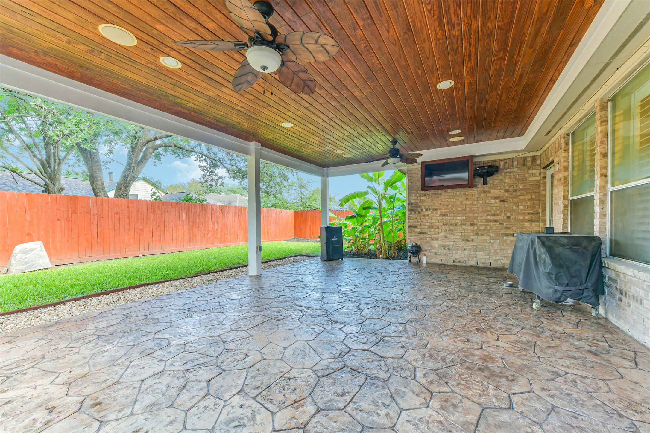 1122 Sussex Trail Property Photo 2