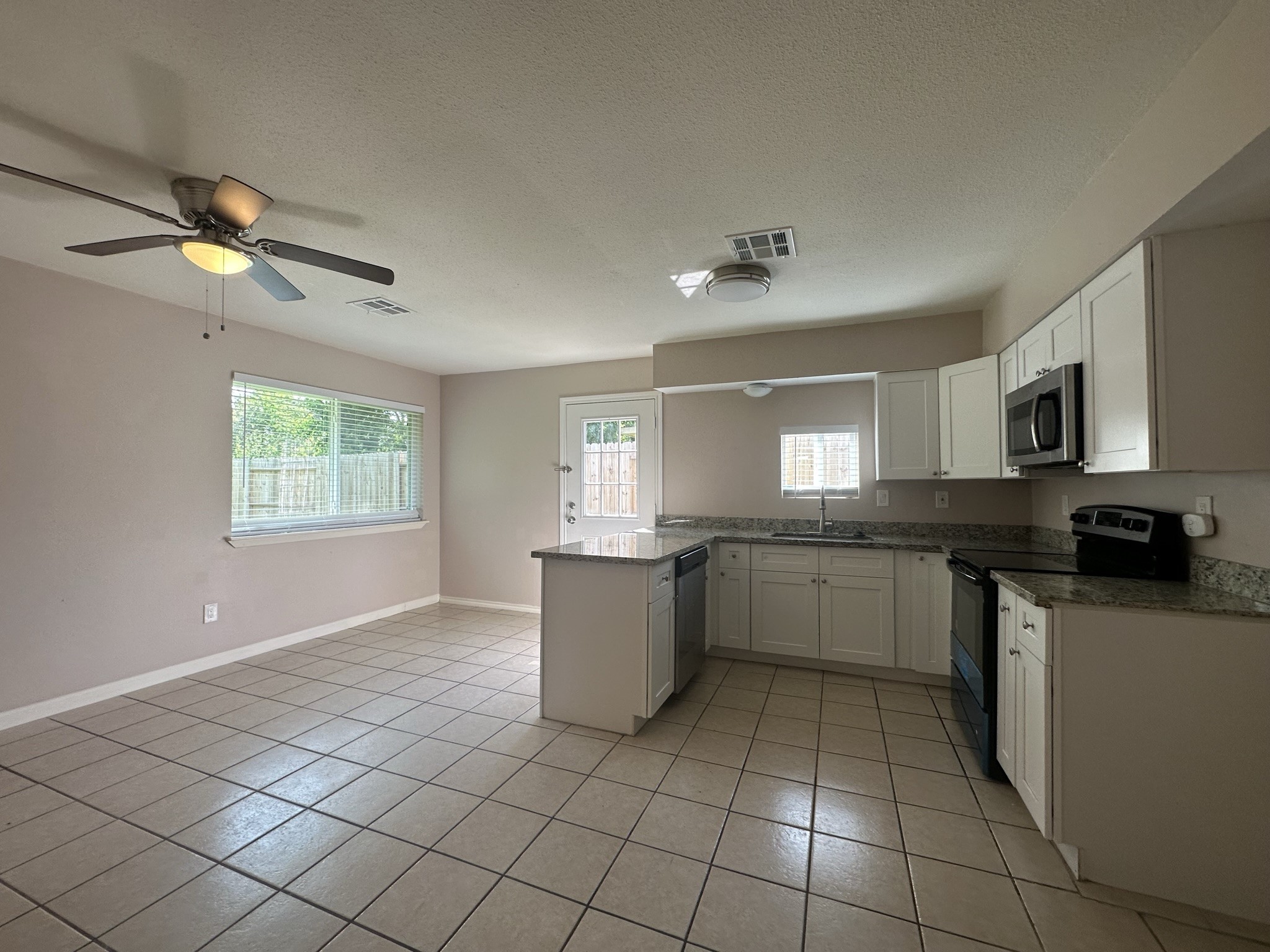 1222 Ravenscourt Drive Property Photo 6