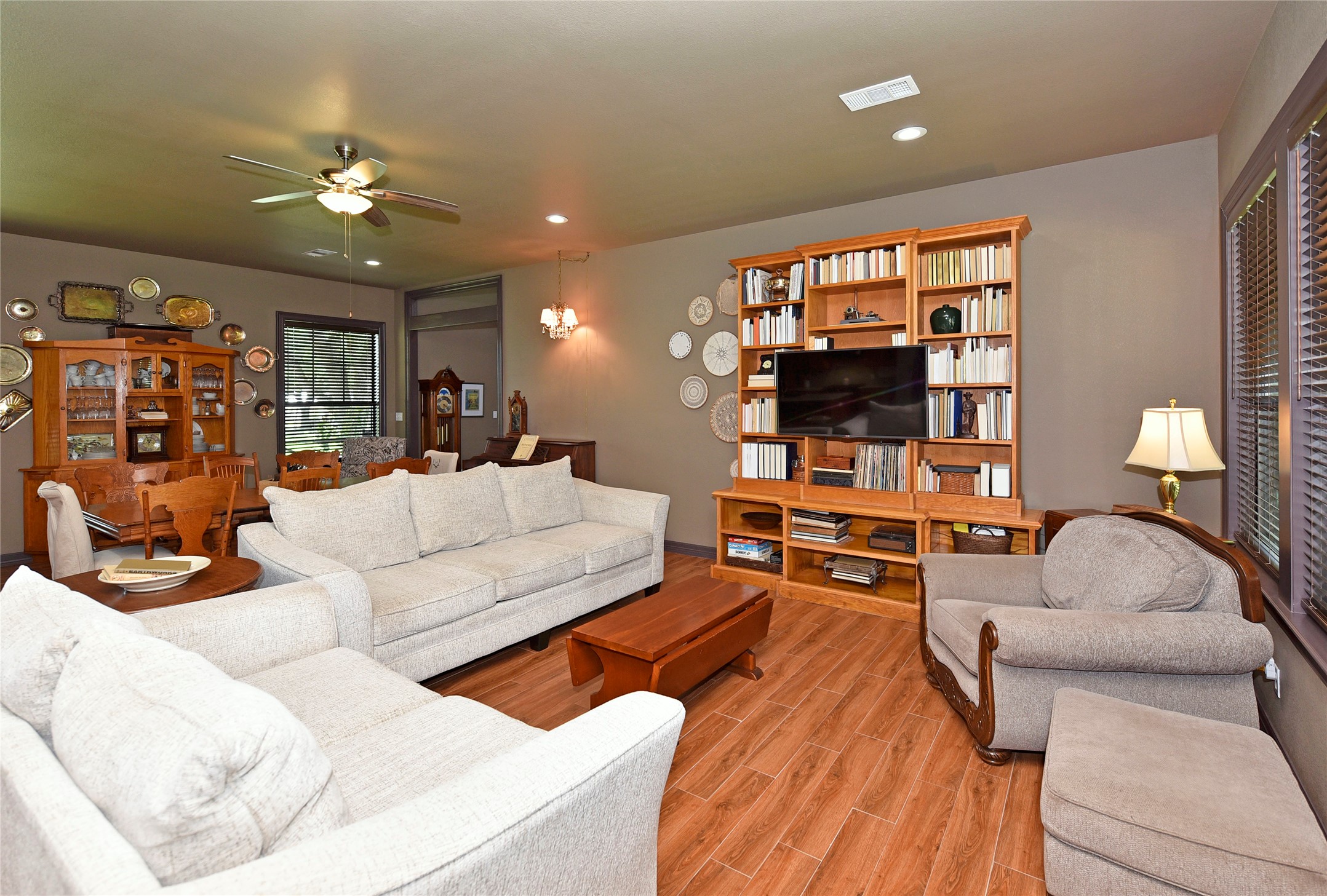 14323 Buffalo Street Property Photo 26
