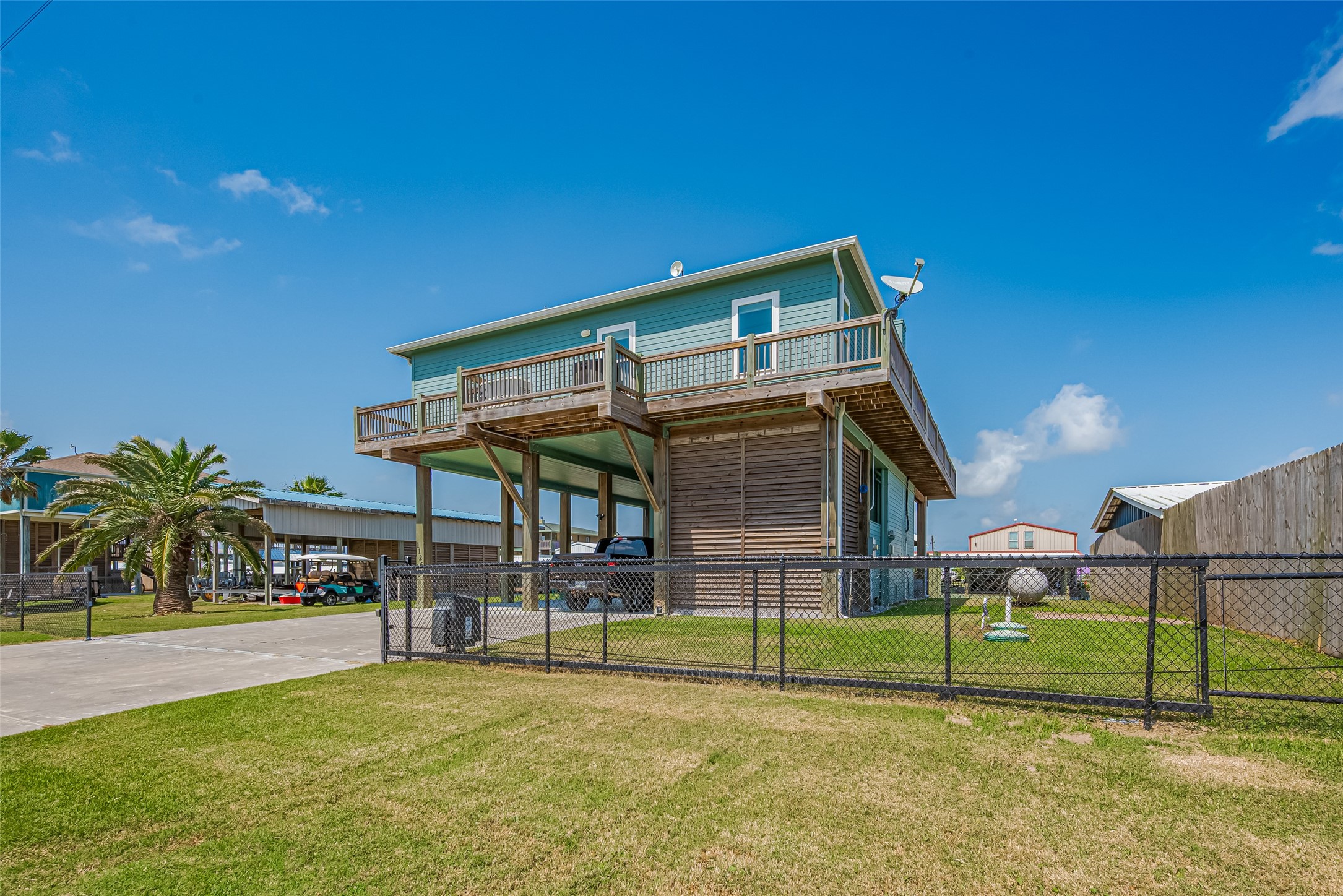 1126 Island Boulevard Property Photo 1