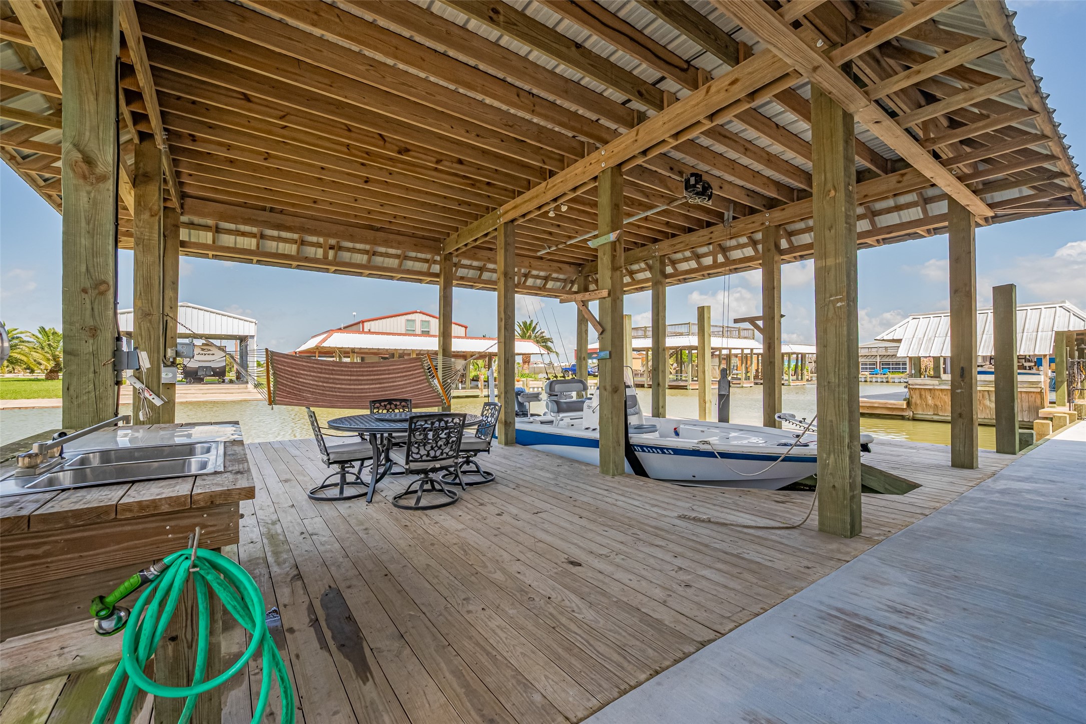 1126 Island Boulevard Property Photo 3