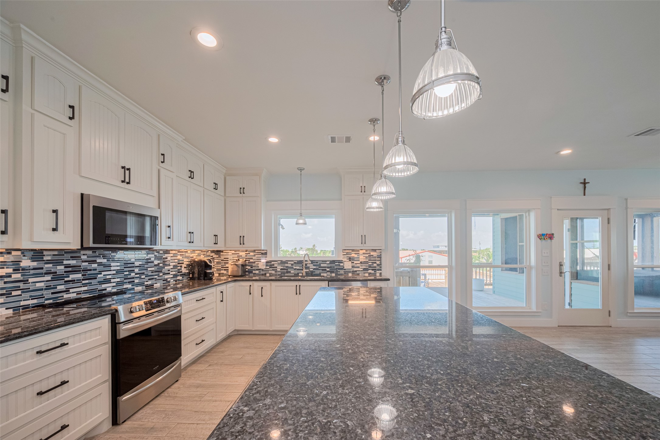 1126 Island Boulevard Property Photo 14