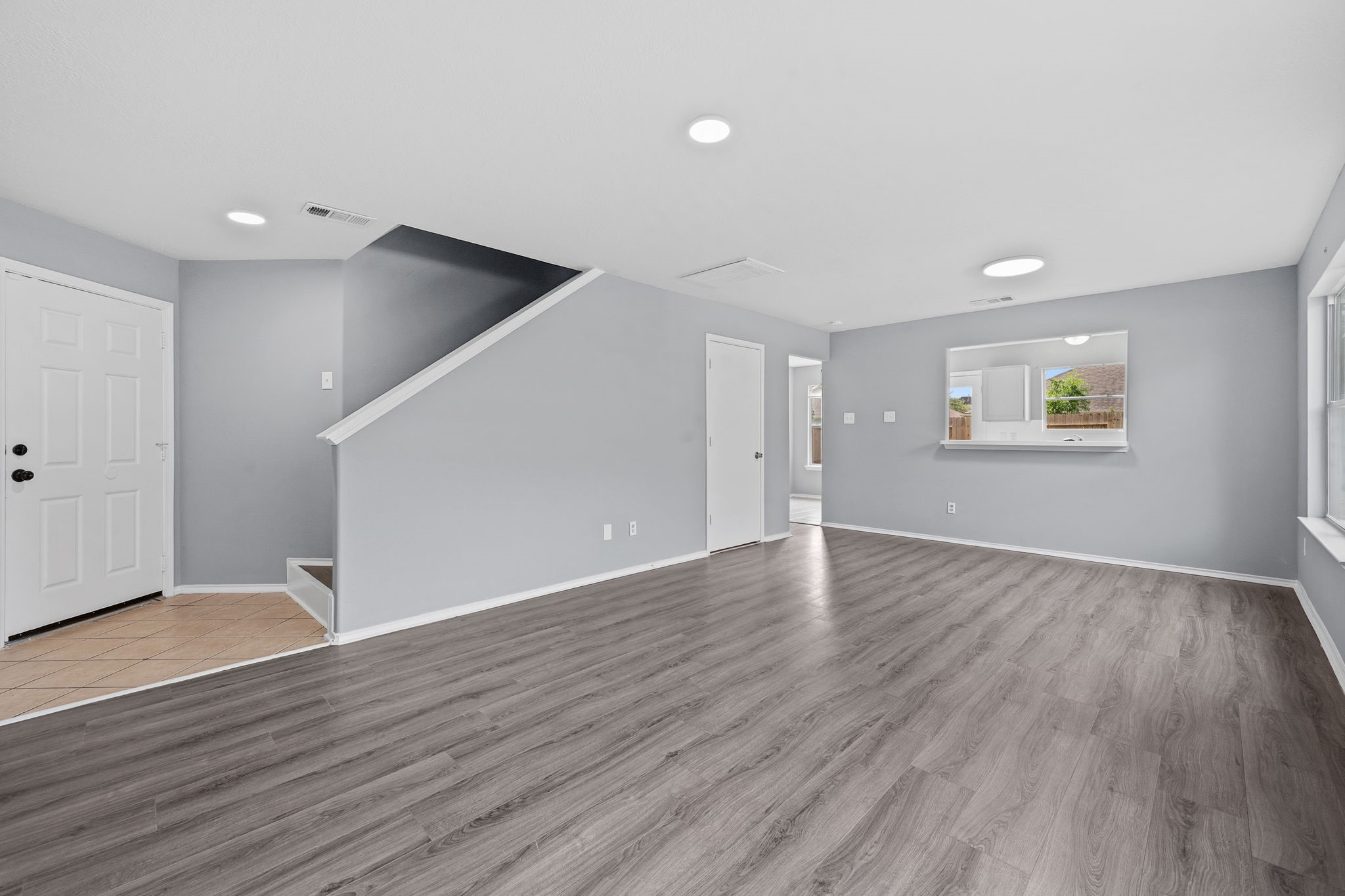 9006 Blue Cedar Lane Property Photo 4