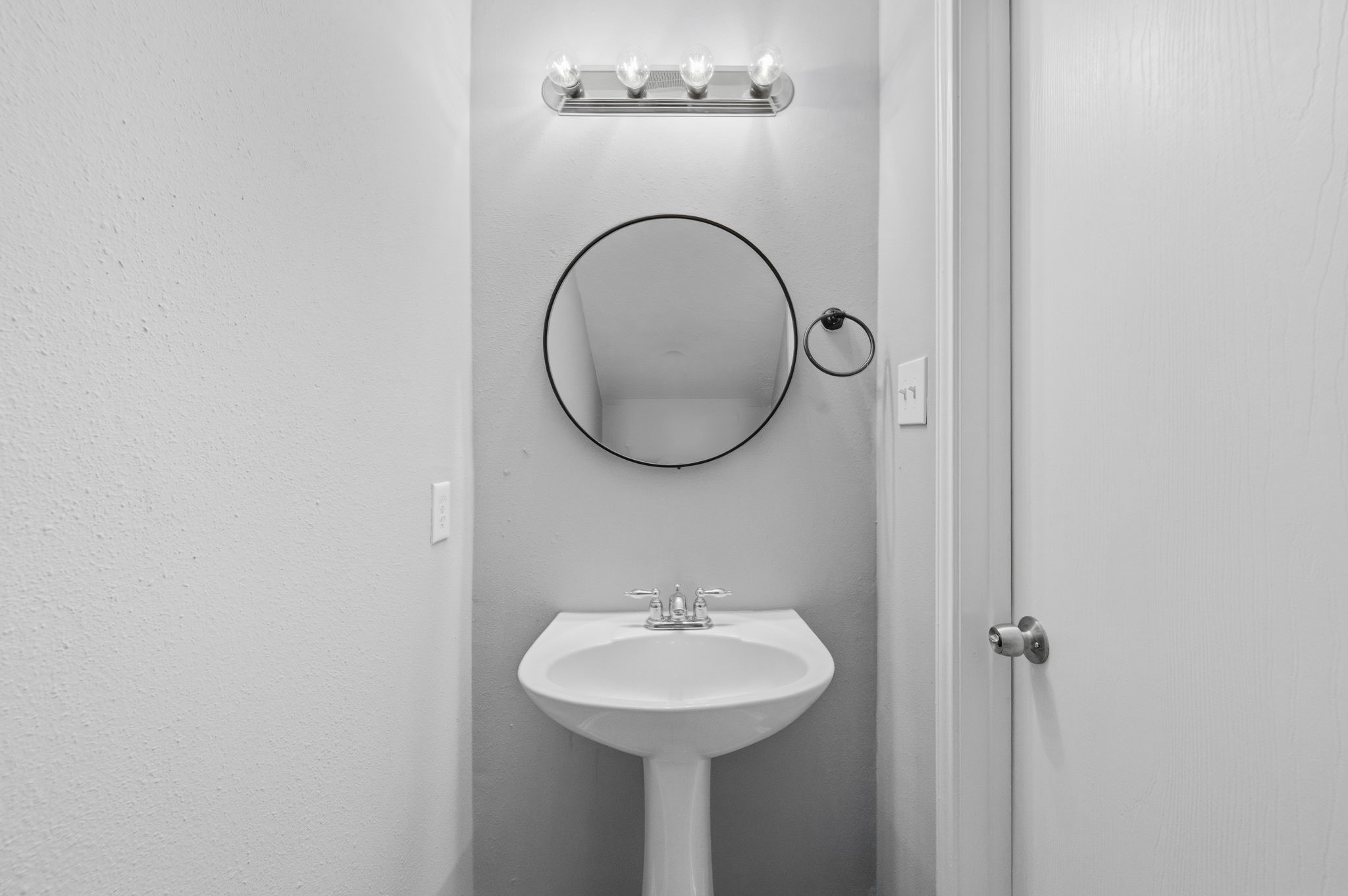 9006 Blue Cedar Lane Property Photo 6