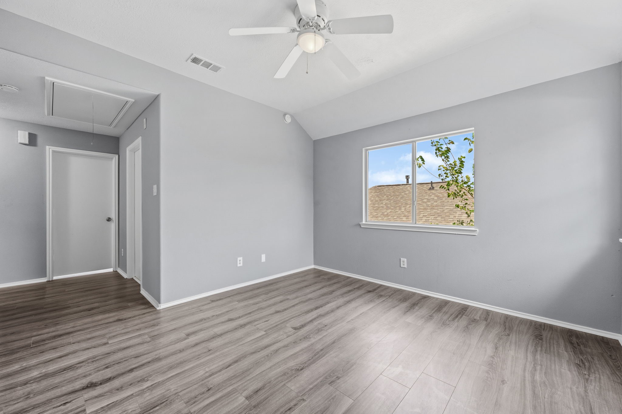 9006 Blue Cedar Lane Property Photo 16