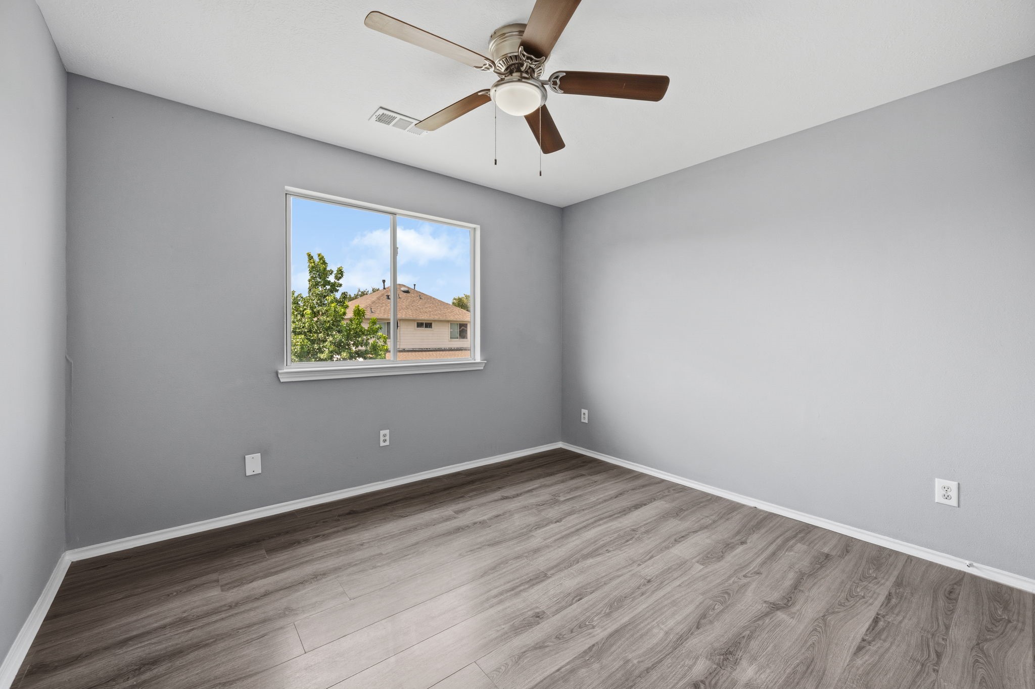 9006 Blue Cedar Lane Property Photo 18