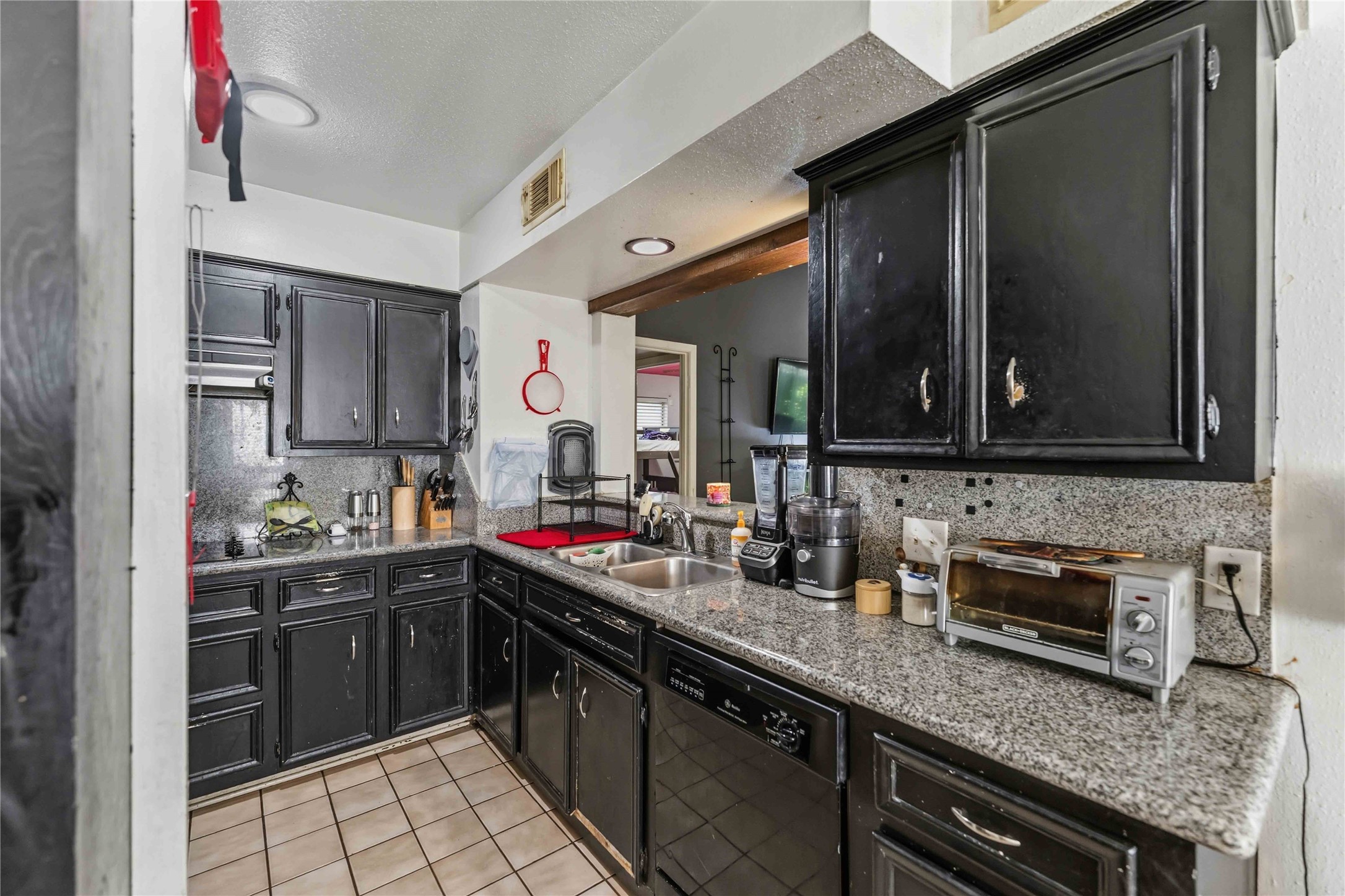 1114 Mustang Trail Property Photo 9