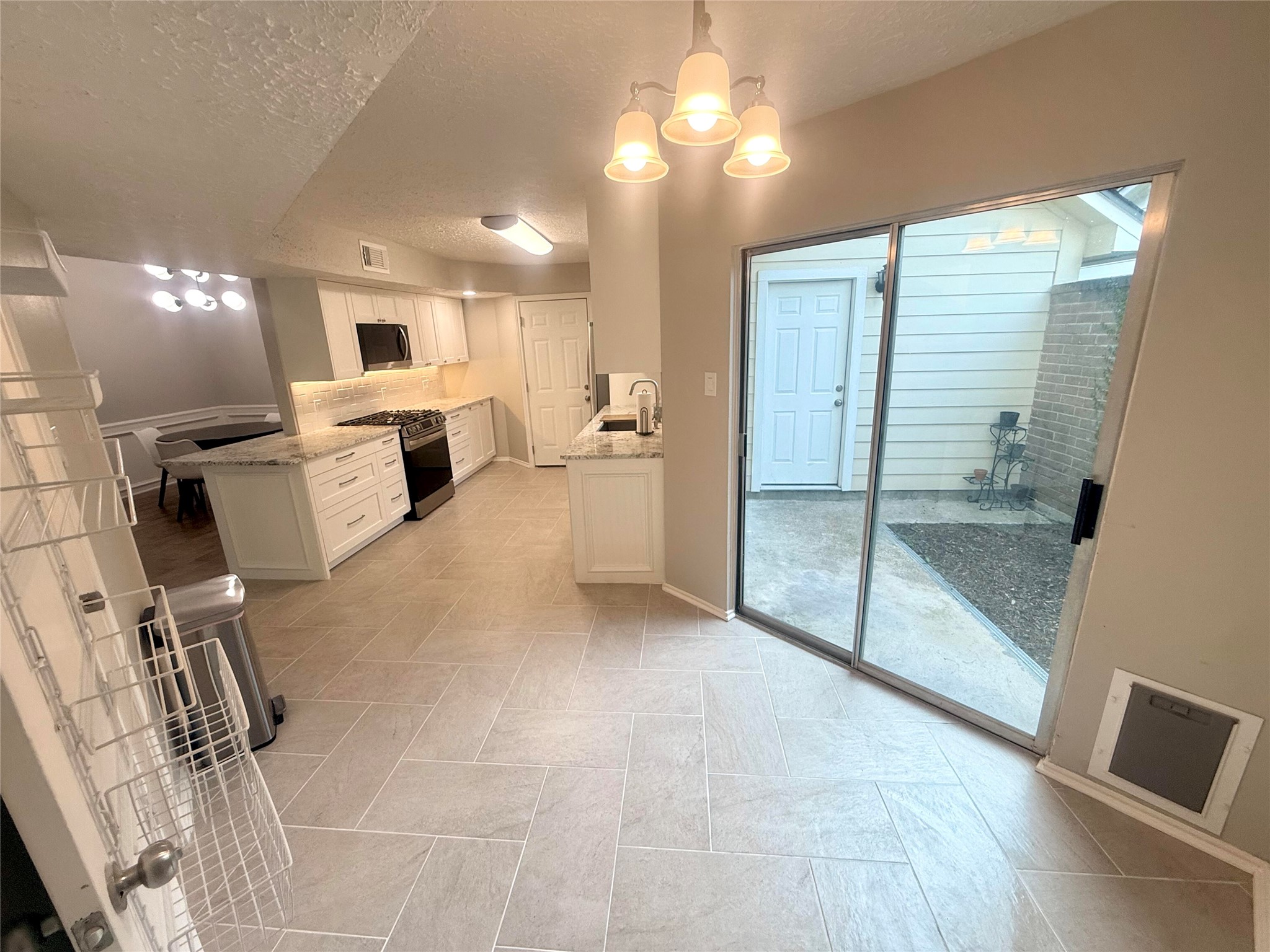 2103 Creekshire Drive Property Photo 12