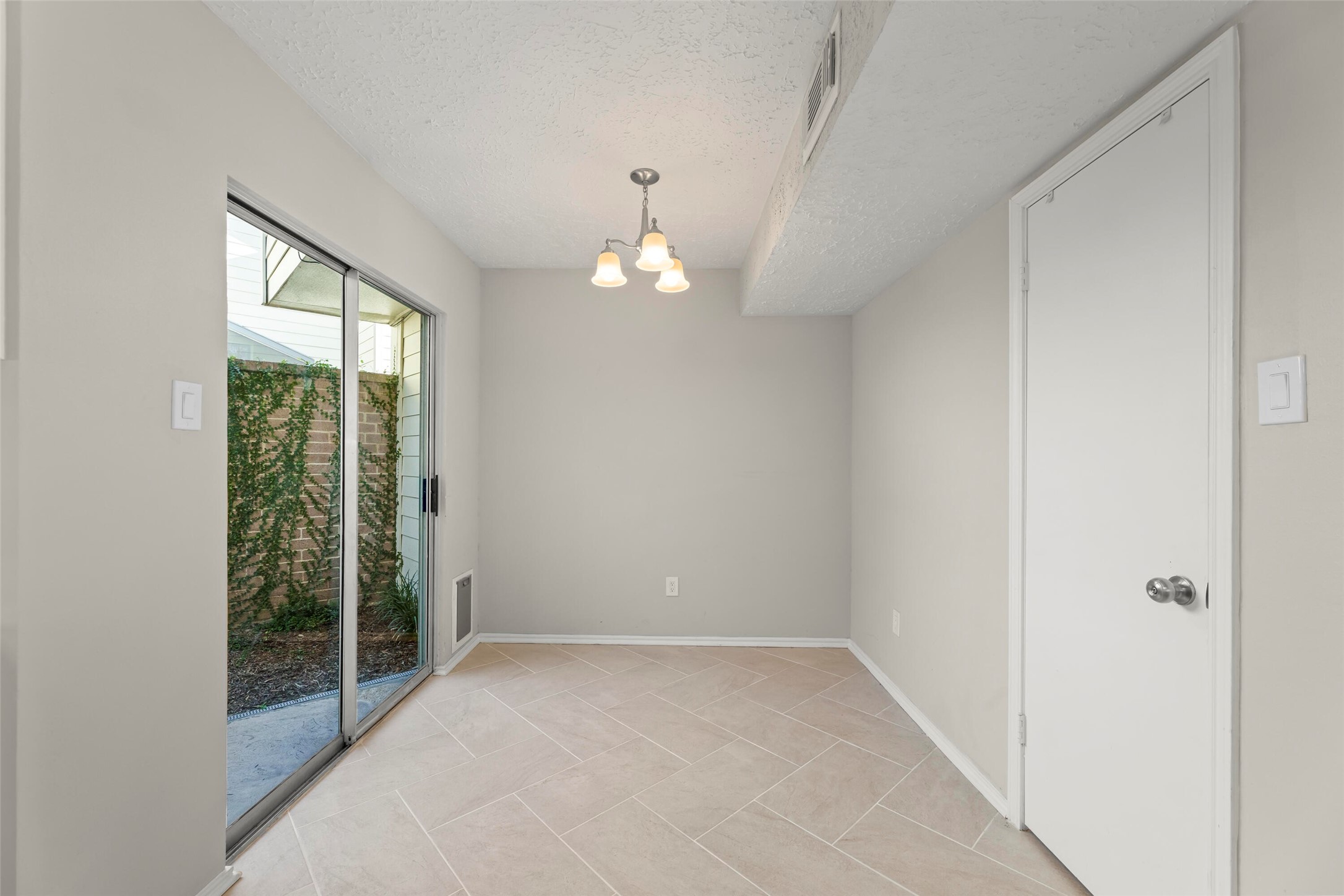 2103 Creekshire Drive Property Photo 12
