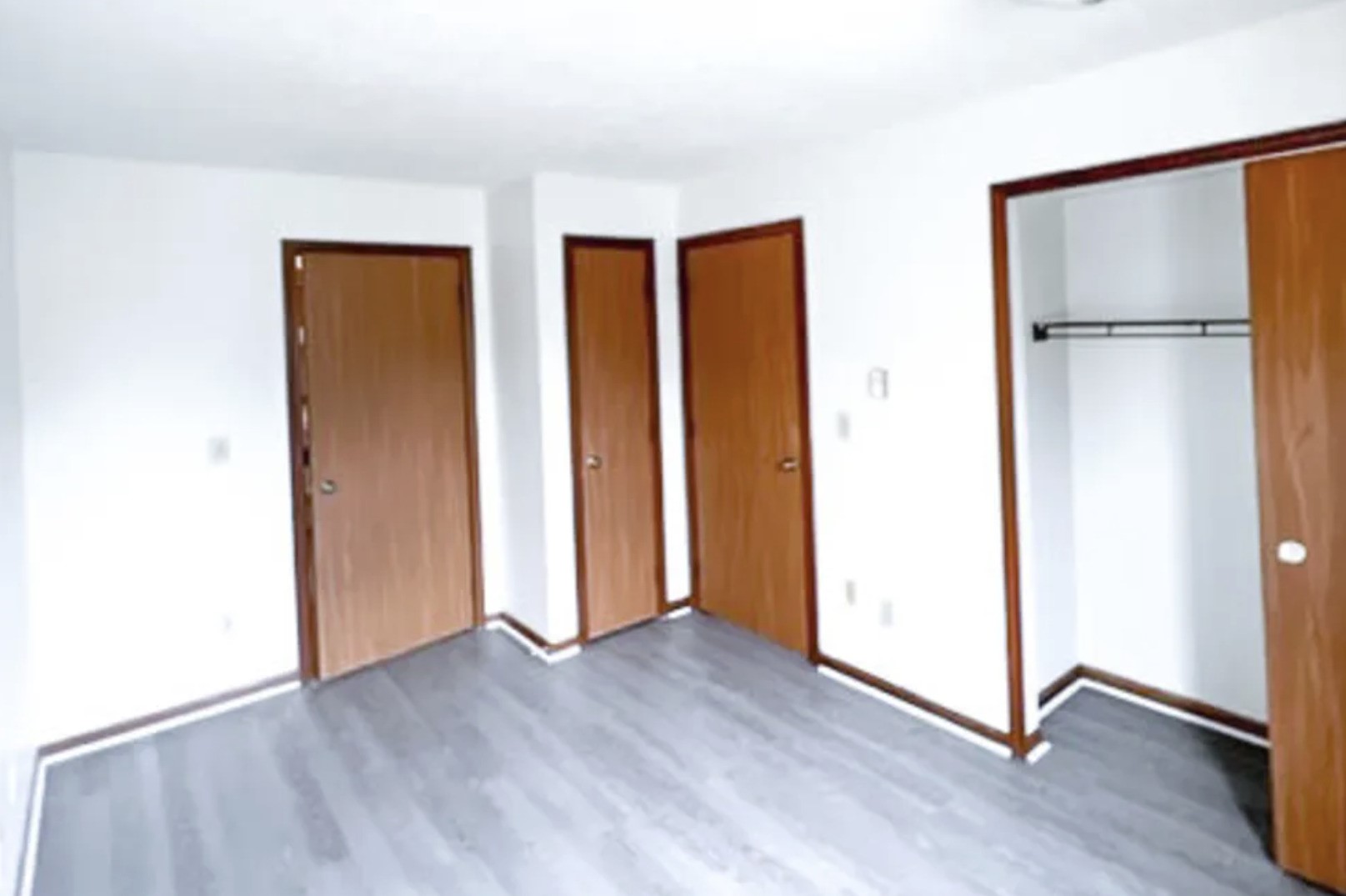 10 E Park Terrace Boulevard Property Photo 6