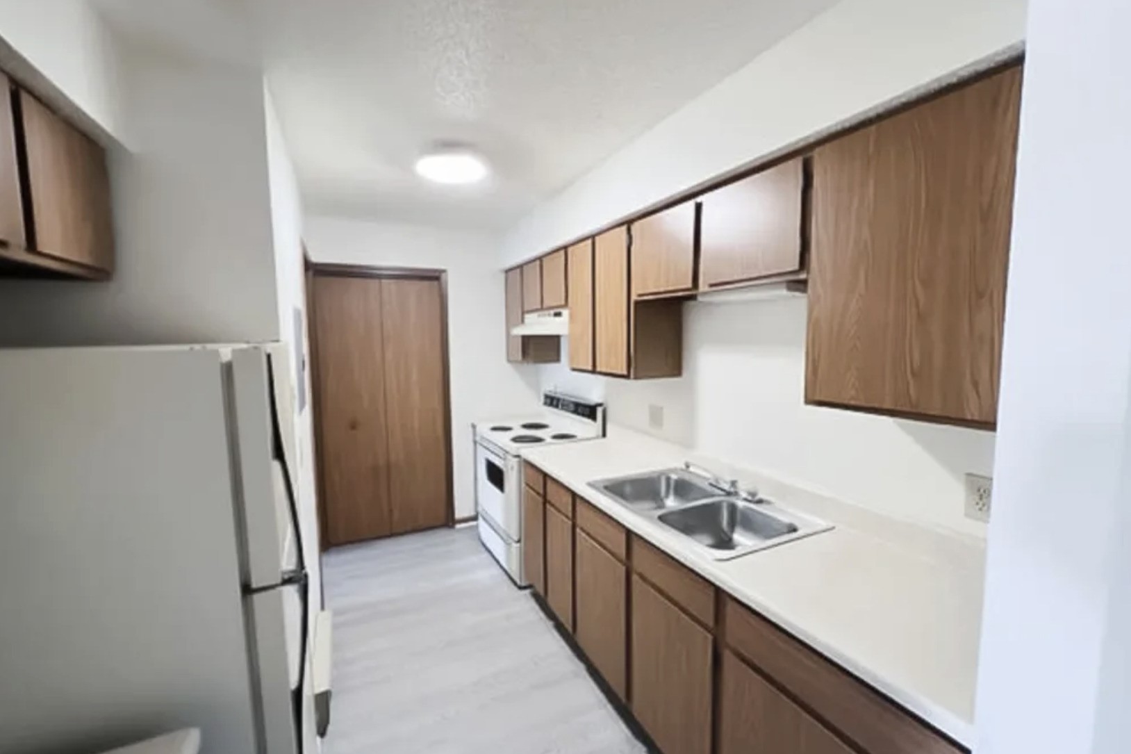 10 E Park Terrace Boulevard Property Photo 11