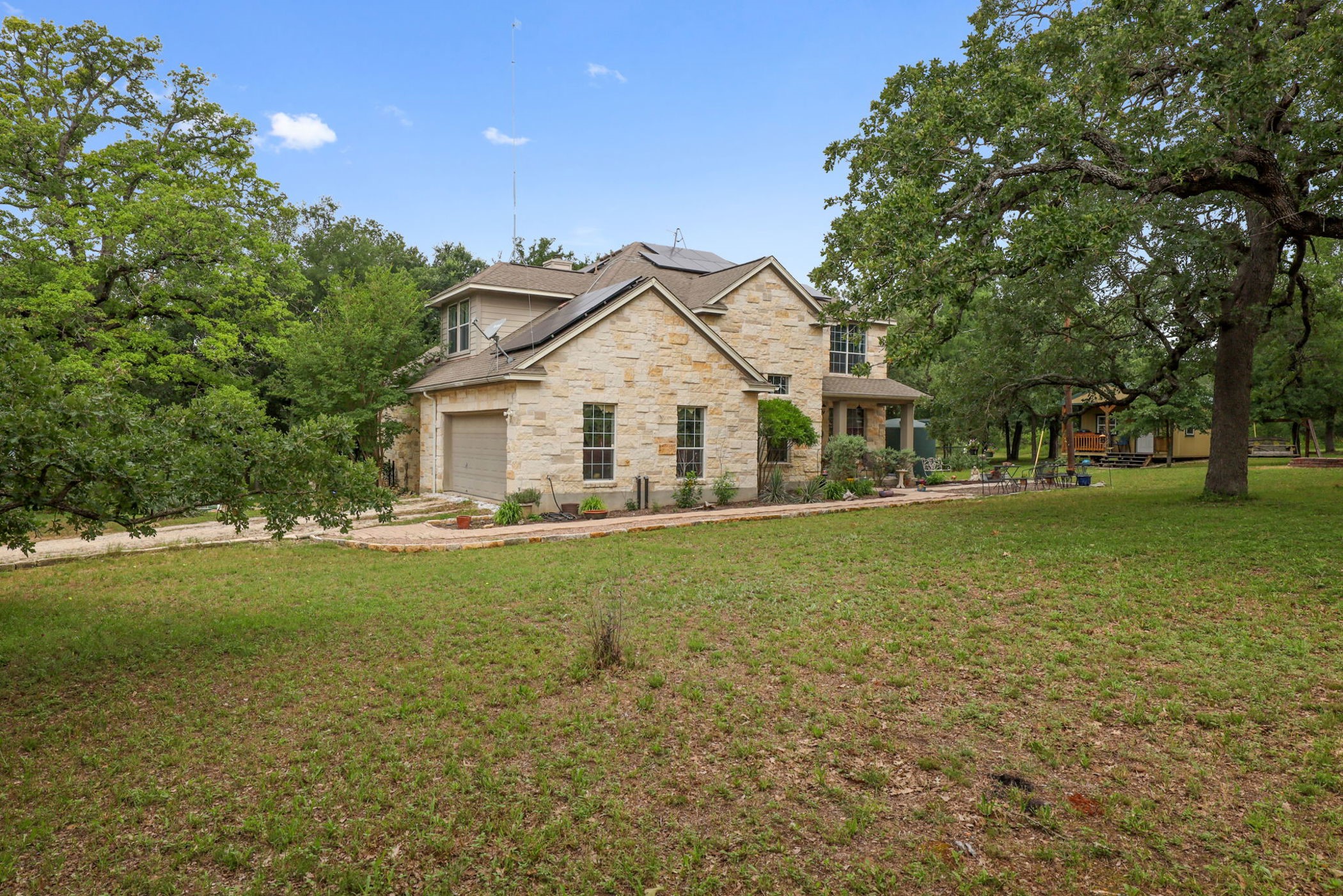 202 The Oaks Boulevard N Property Photo 2