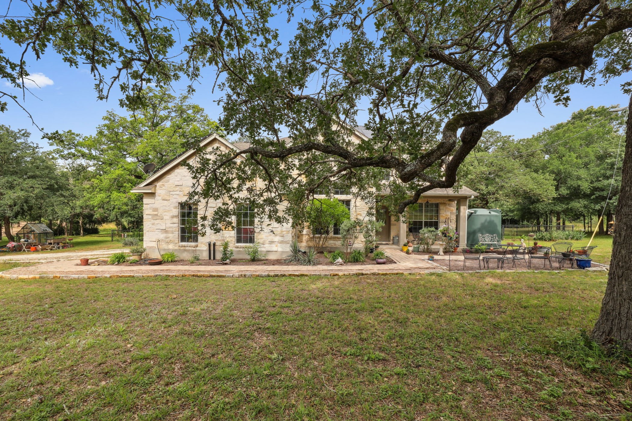 202 The Oaks Boulevard N Property Photo 3