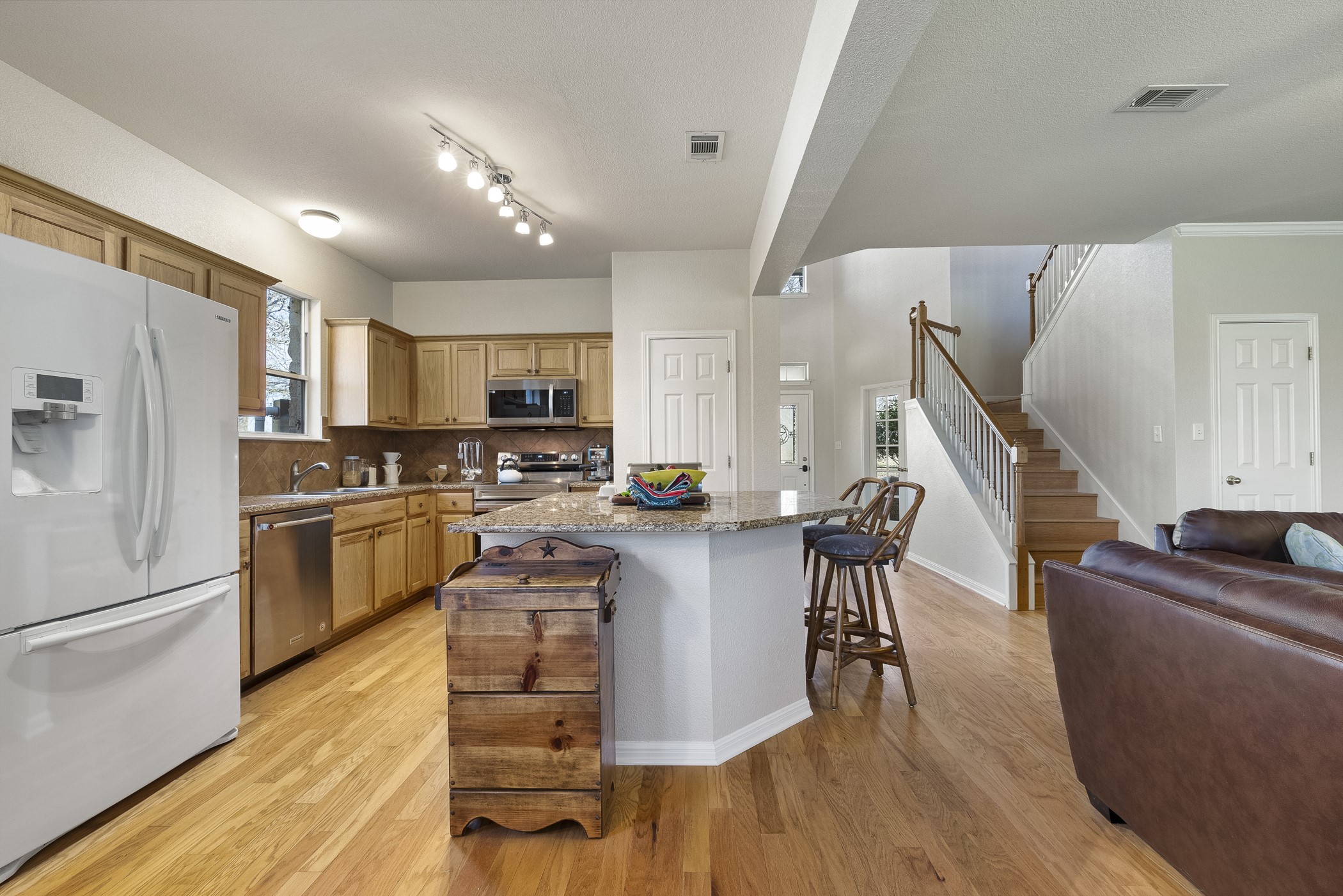 202 The Oaks Boulevard N Property Photo 6