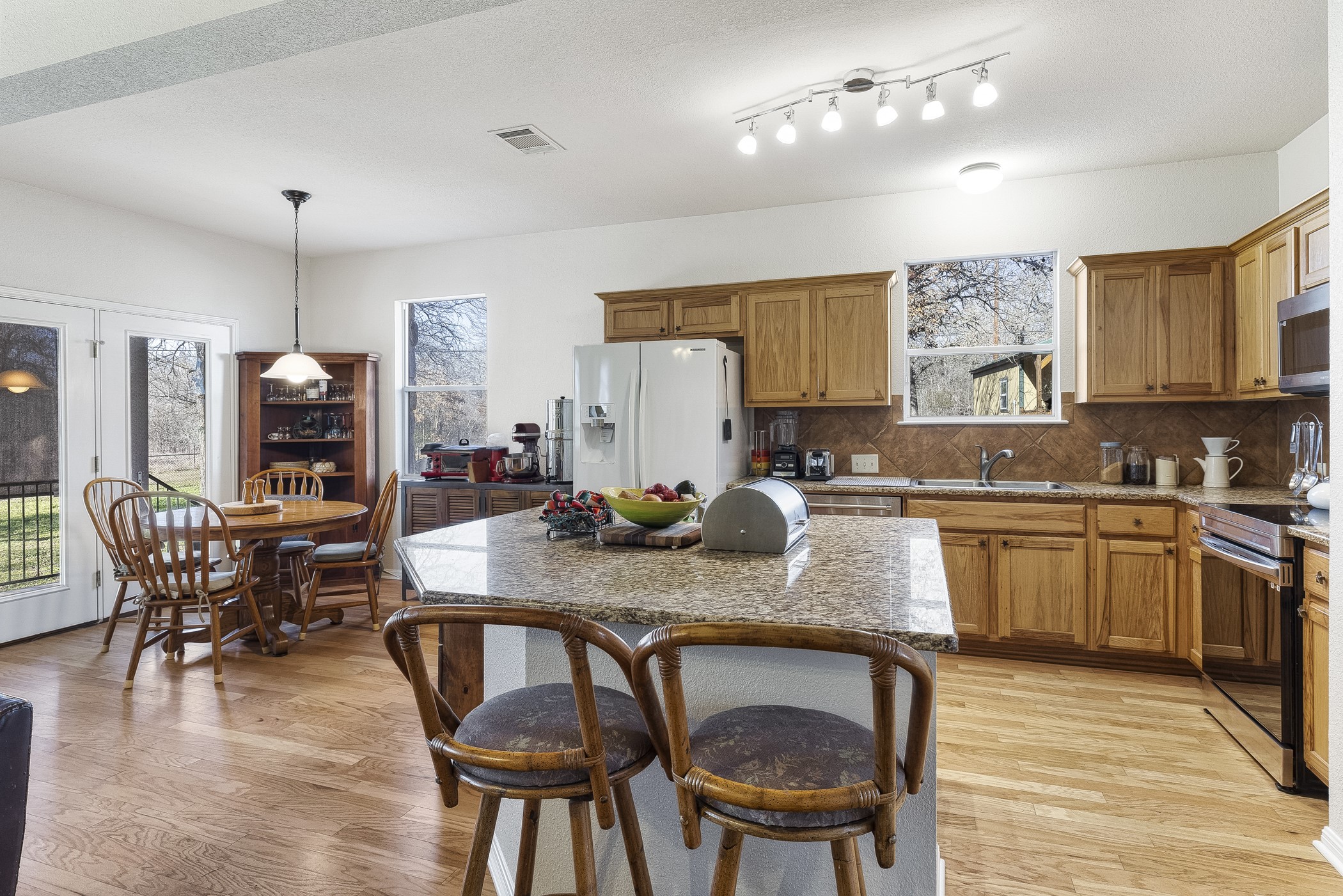 202 The Oaks Boulevard N Property Photo 8