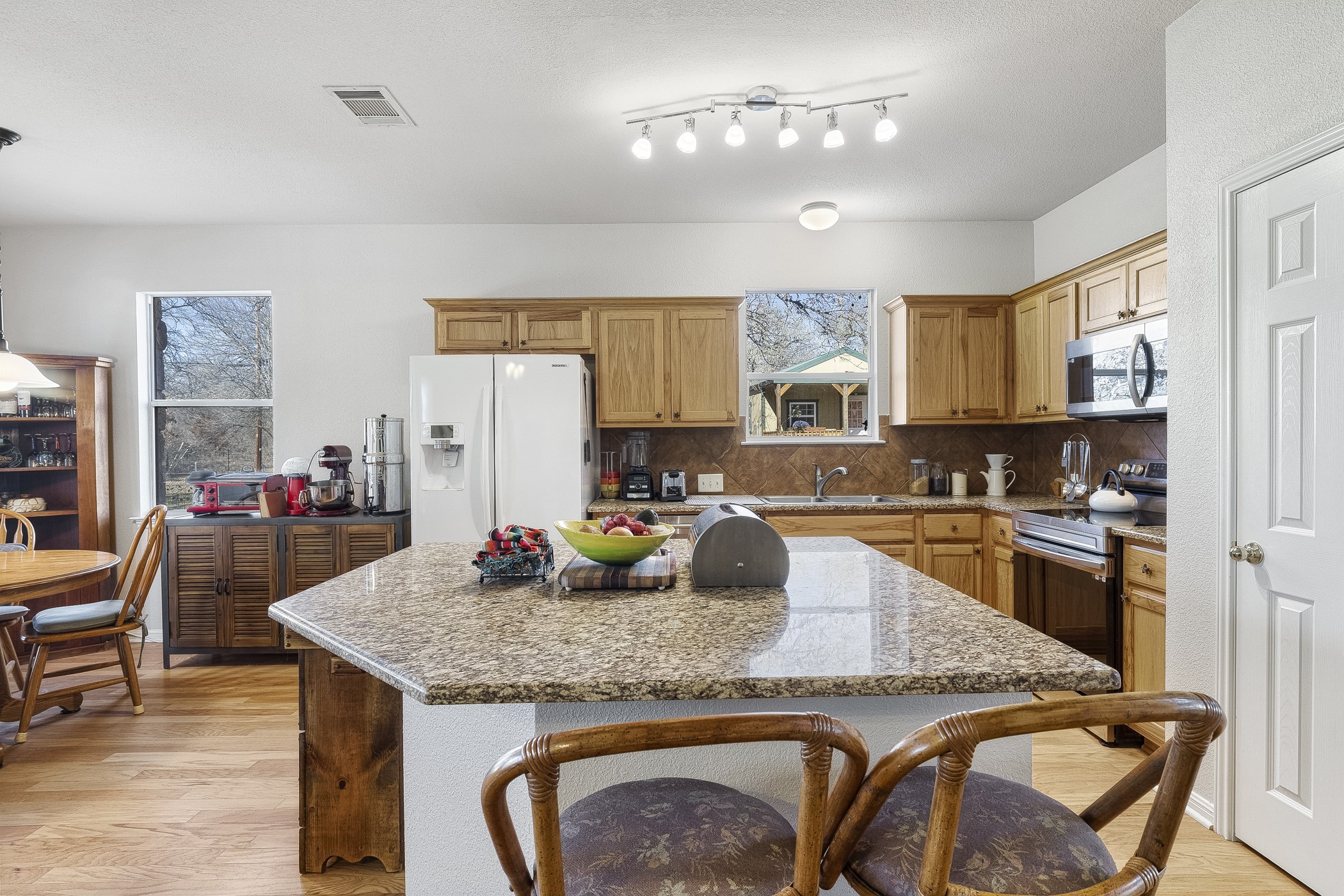 202 The Oaks Boulevard N Property Photo 9