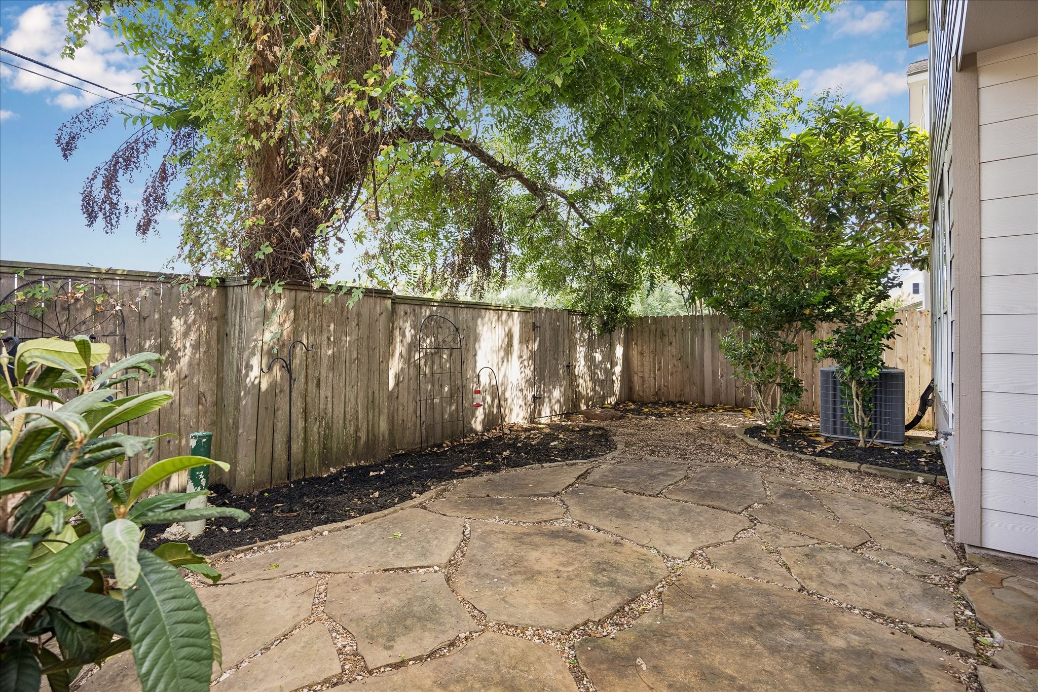 1910 Harwood Springs Drive Property Photo 2