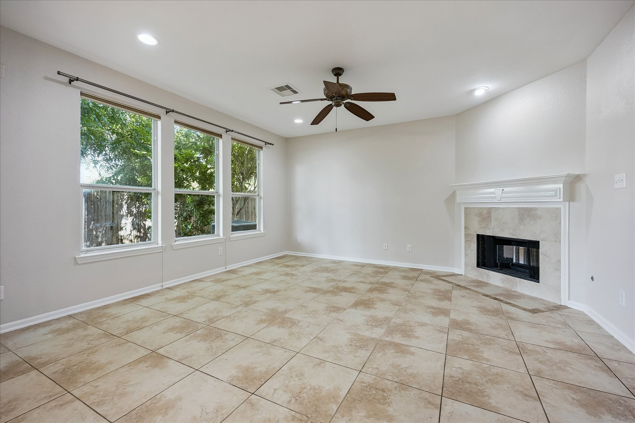 1910 Harwood Springs Drive Property Photo 9