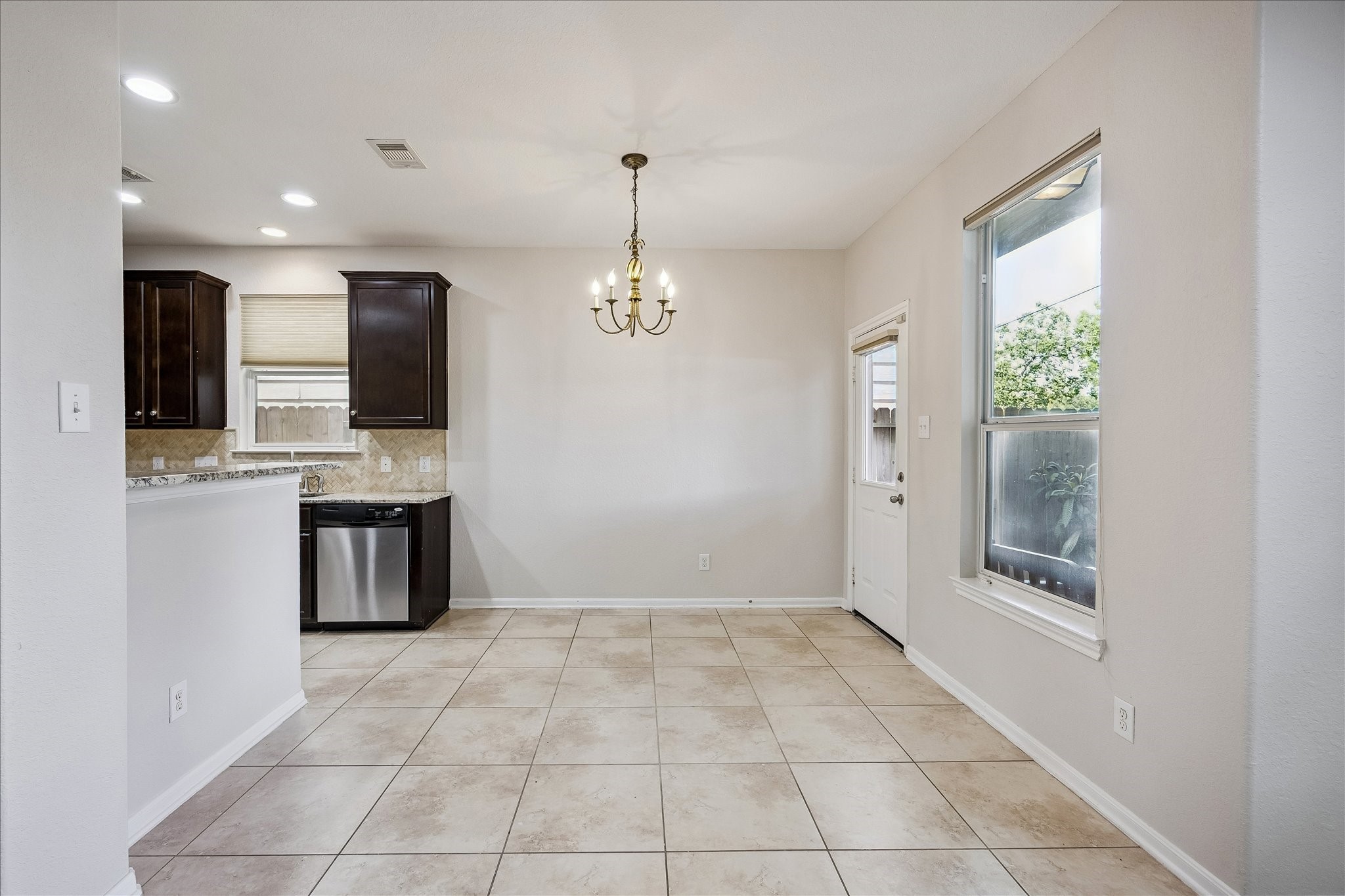 1910 Harwood Springs Drive Property Photo 10
