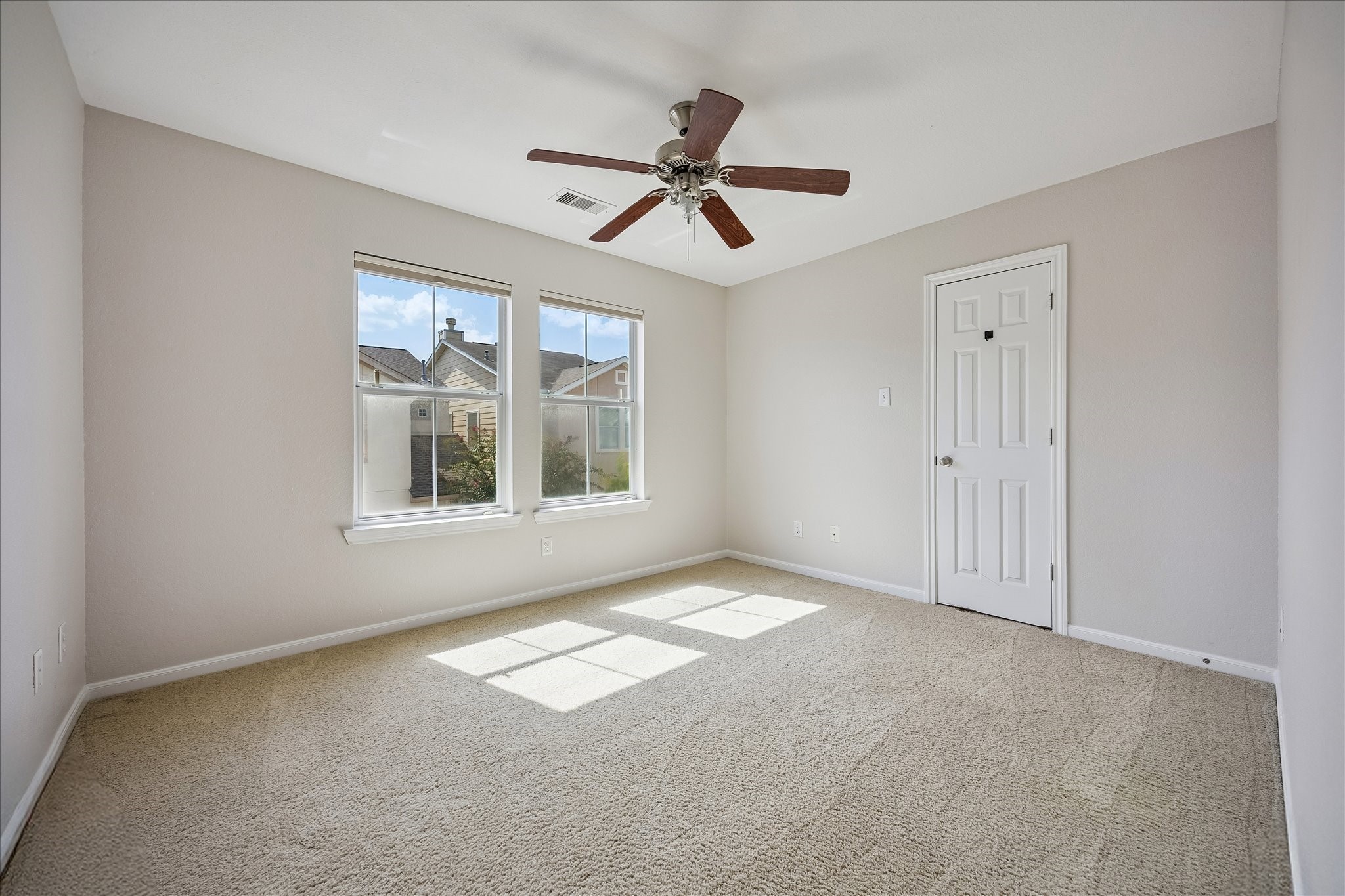 1910 Harwood Springs Drive Property Photo 27