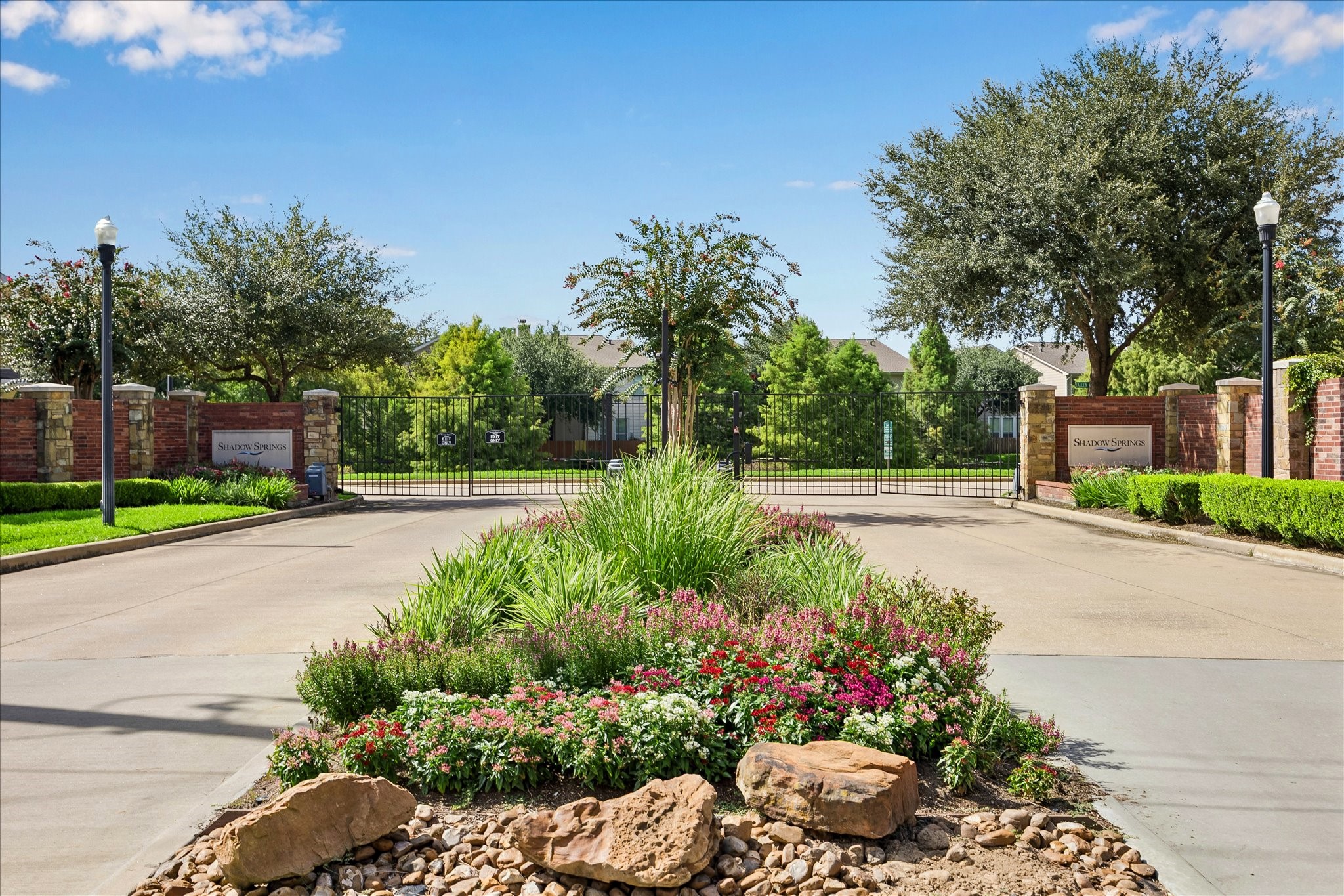 1910 Harwood Springs Drive Property Photo 35