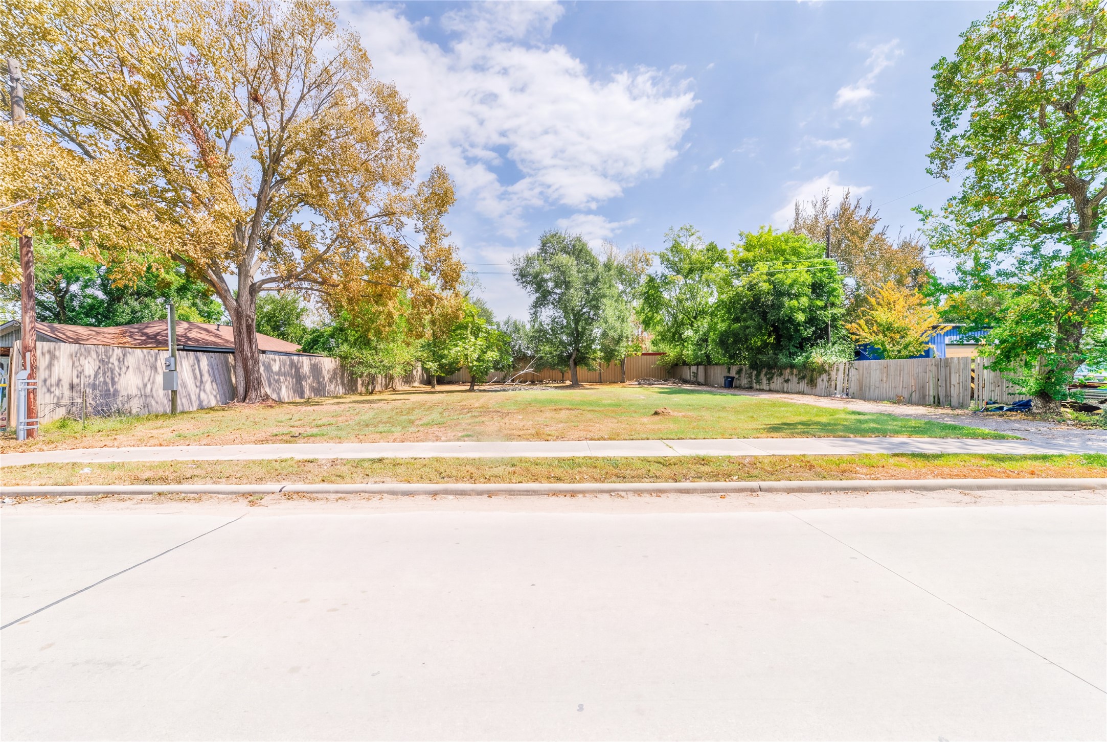 14807 Wagon Trail Road Property Photo 1