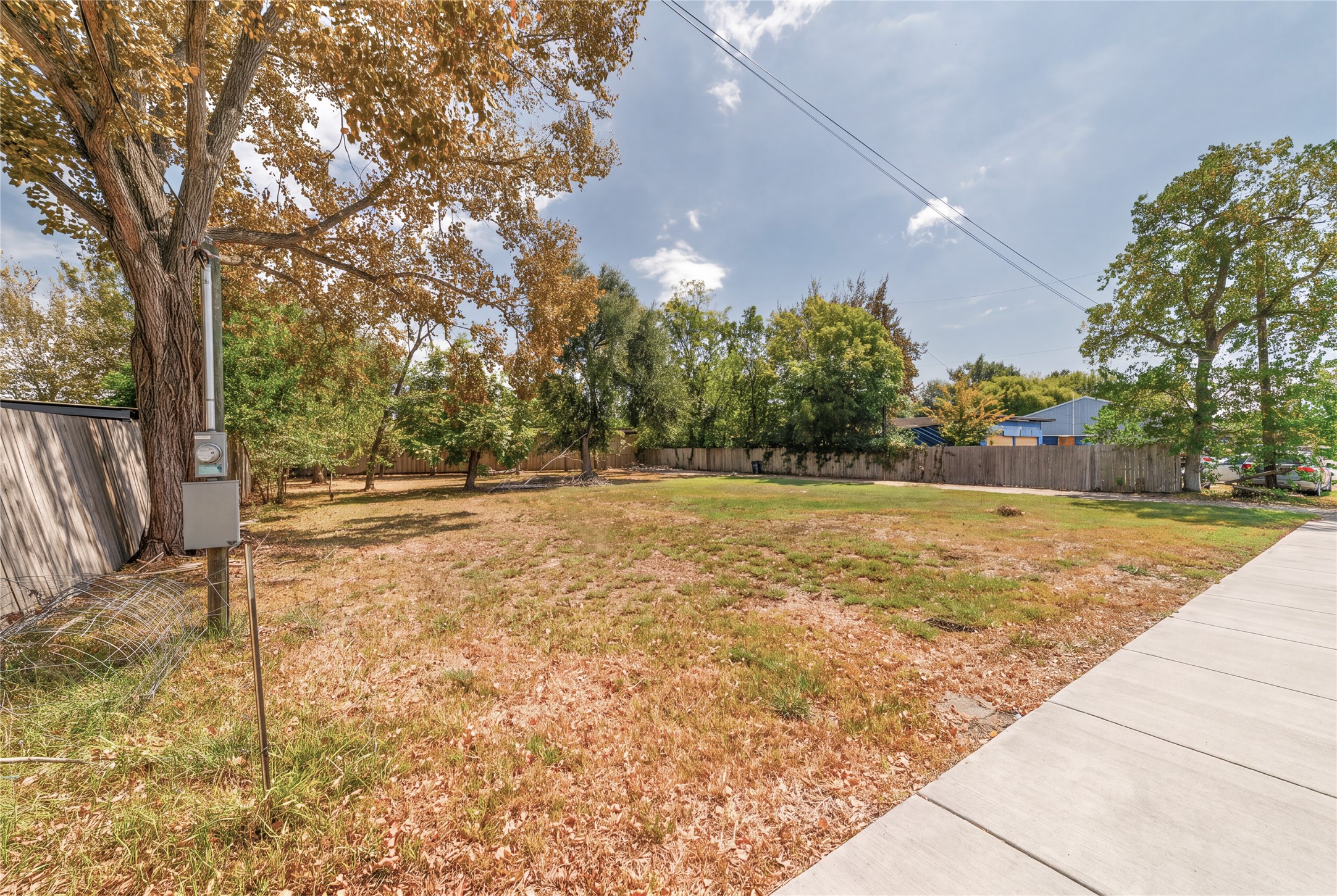 14807 Wagon Trail Road Property Photo 2