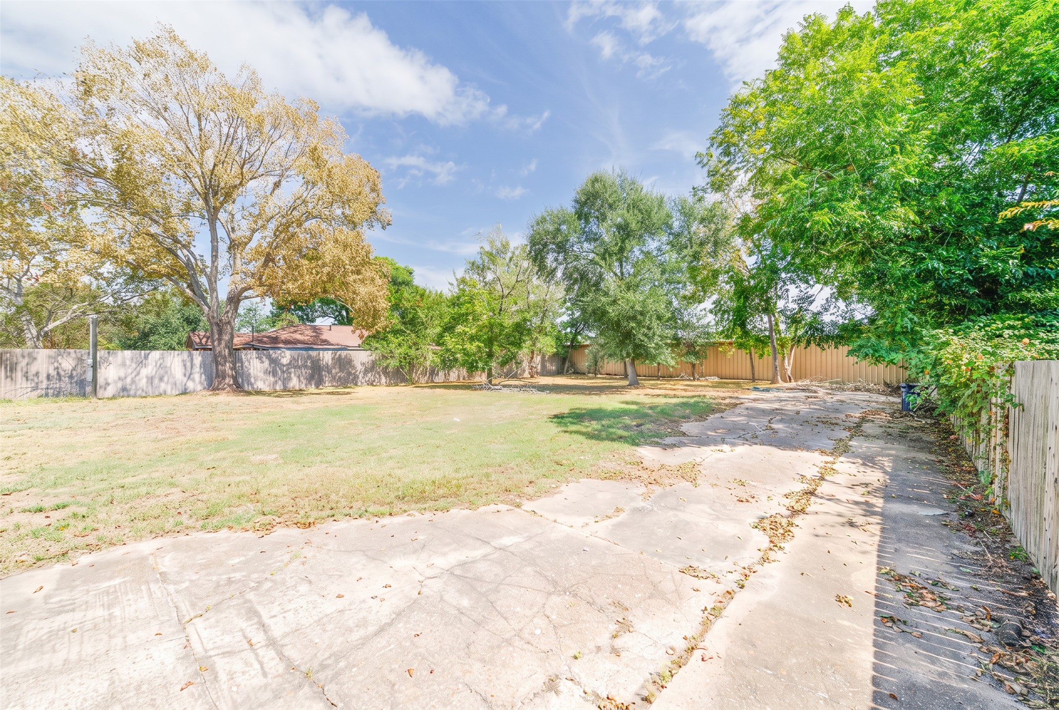 14807 Wagon Trail Road Property Photo 3