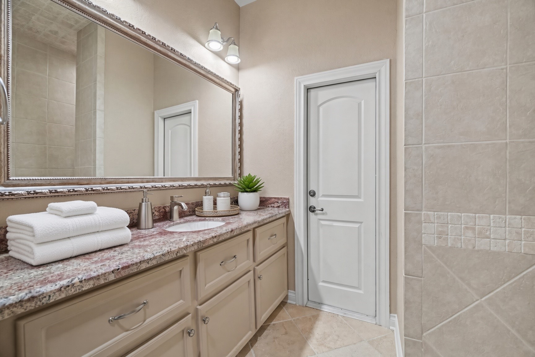 15611 Oyster Cove Drive Property Photo 8