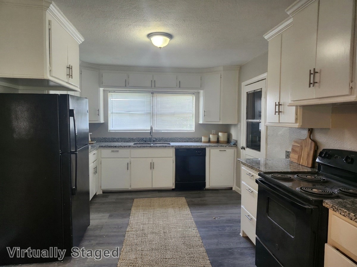 1114 E Pecan Street Property Photo 7