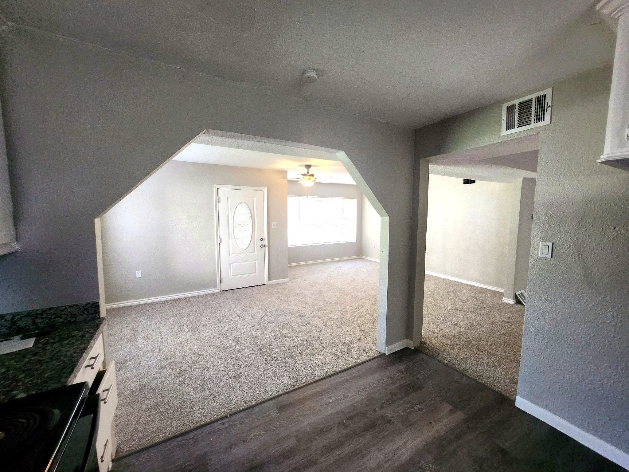 1114 E Pecan Street Property Photo 8
