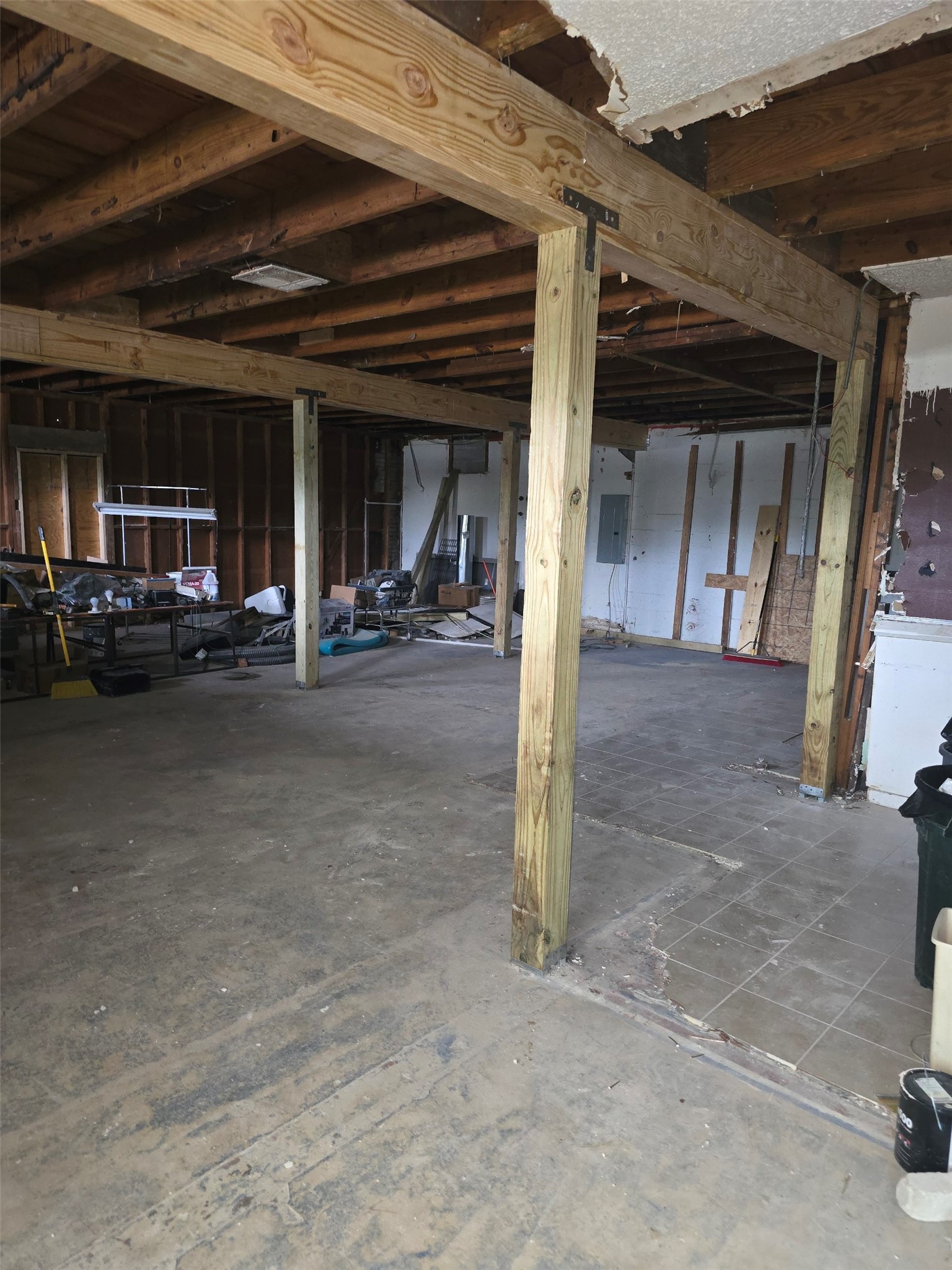 3619 Reed Road Property Photo 5