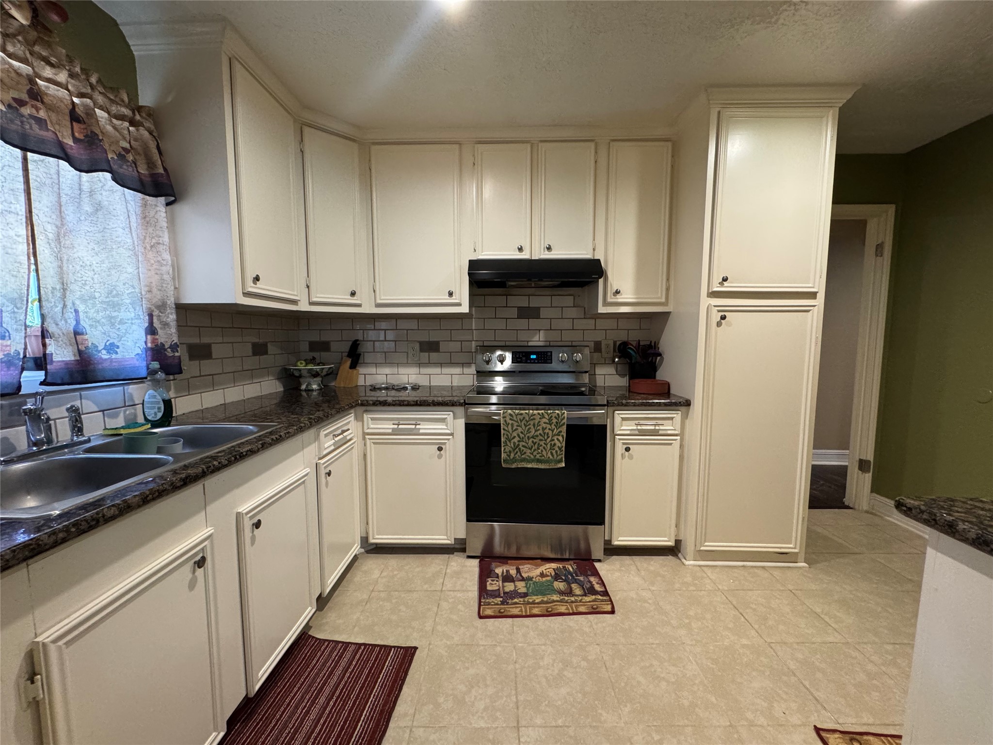 6111 Beldart Street Property Photo 2