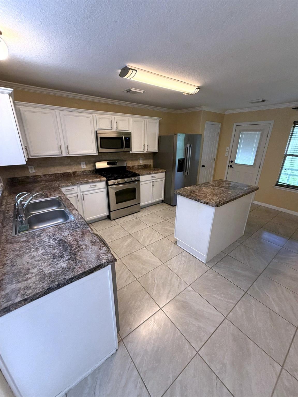 8315 White Pine Lane Property Photo 3